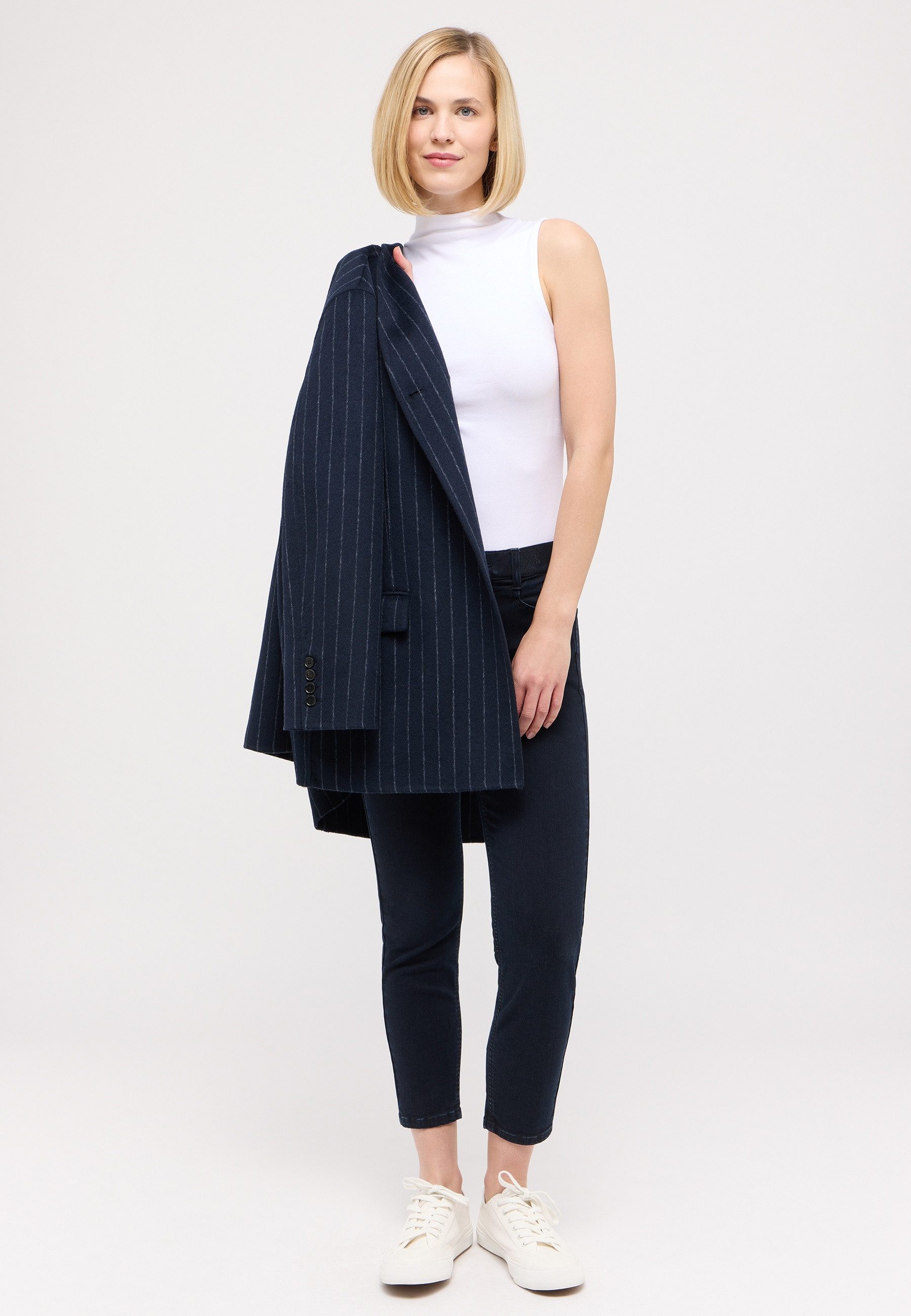 ANGELS 7/8-Jeans ORNELLA SPORTY 7/8-Länge, Slim fit Passform, mit Stretchbund, aus Baumwollmischung – Bild 4 von 5