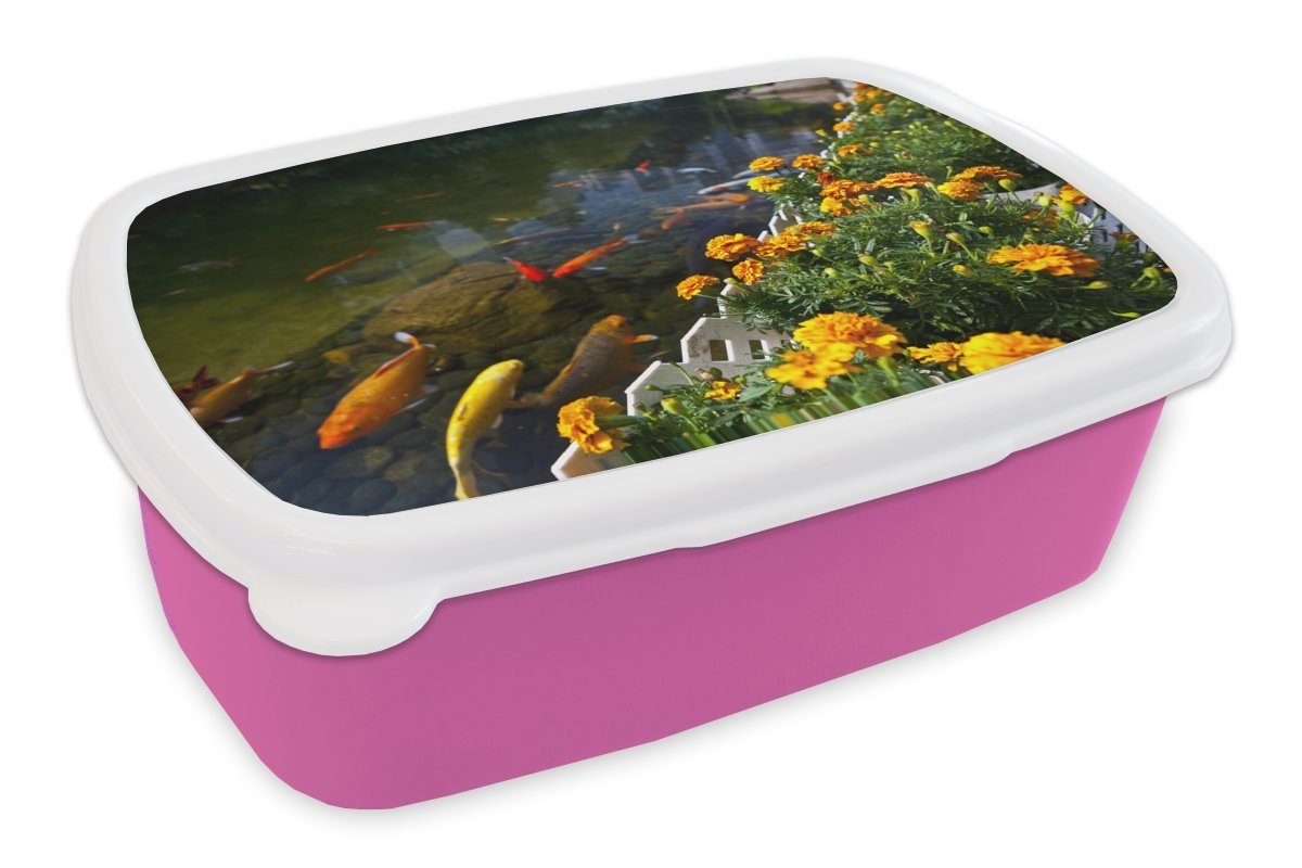 MuchoWow Lunchbox Koi-Karpfen in einem Teich mit Blumen, Kunststoff, (2-tlg), Brotbox für Erwachsene, Brotdose Kinder, Snackbox, Mädchen, Kunststoff rosa