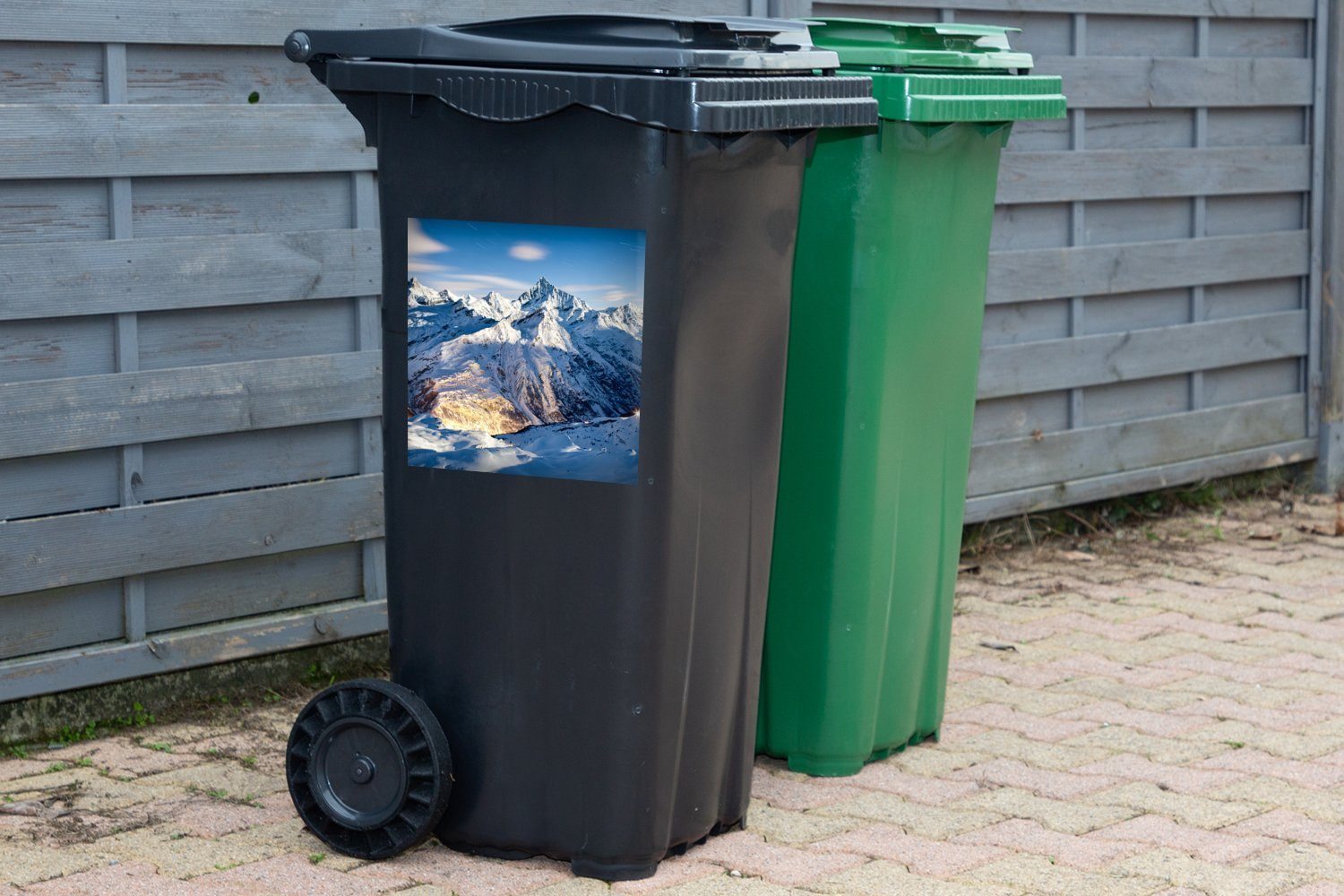Wandsticker MuchoWow Container, Alpen - (1 Sticker, St), Abfalbehälter Mülleimer-aufkleber, Mülltonne, - Berg Schnee
