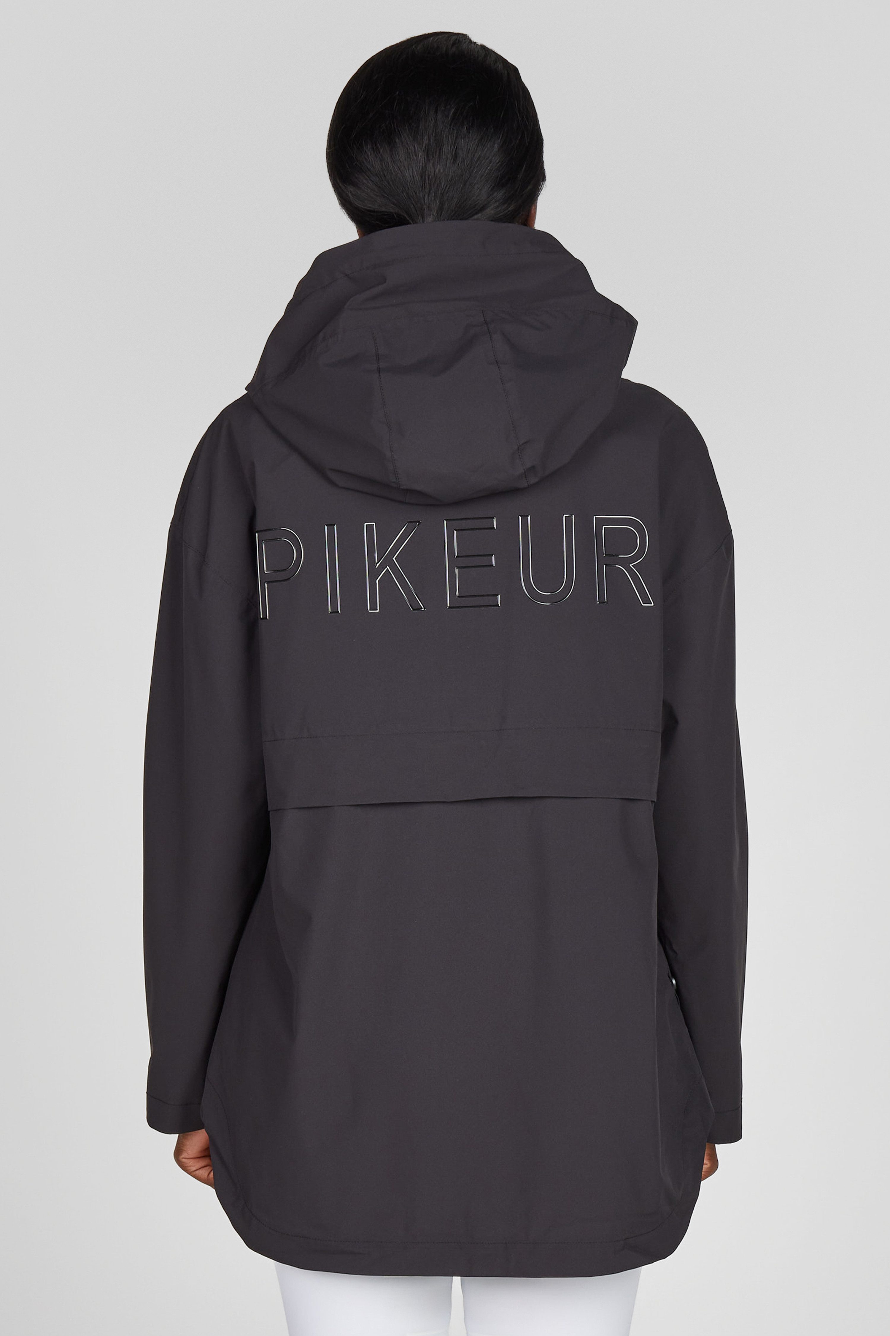 Pikeur Reitjacke Regenponcho Athleisure in schwarz