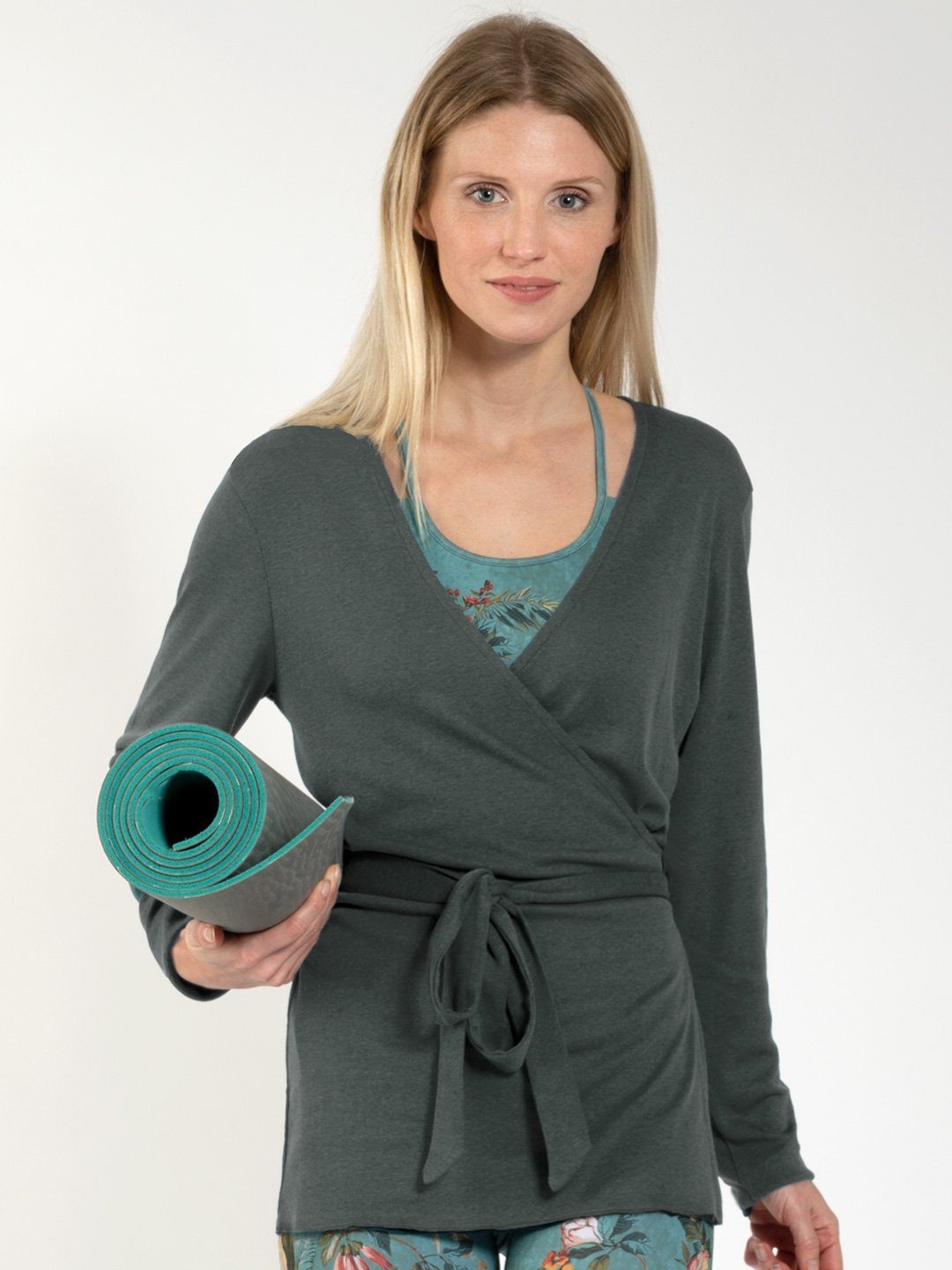 Magadi Yoga-Wickeljacke Zoe aus Naturmaterial khaki Gürtel mit