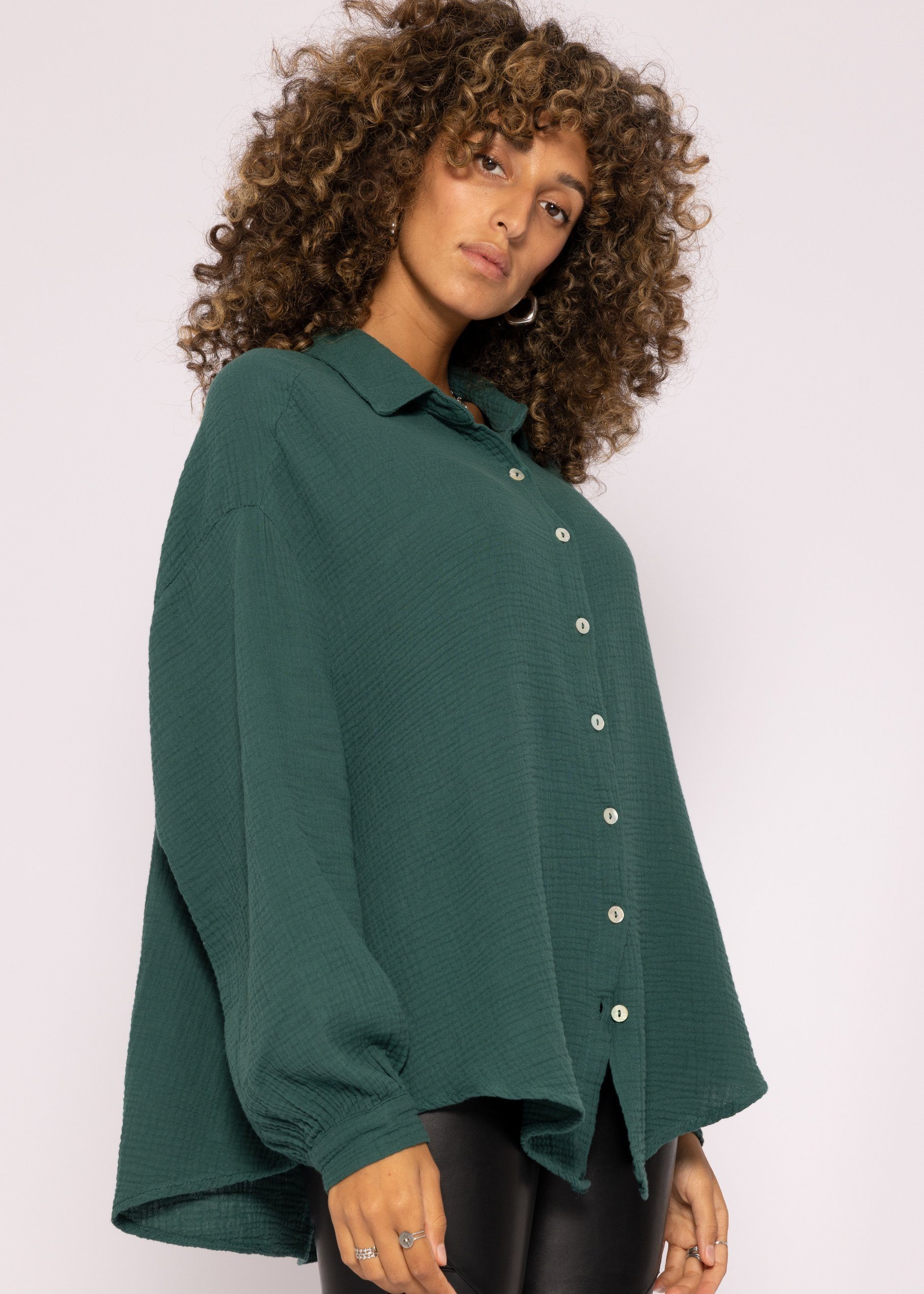 SASSYCLASSY Longbluse Oversize Musselin Bluse mit Damen Dunkelgrün Size Hemdbluse Langarm One Baumwolle (Gr. 36-48) aus lang V-Ausschnitt