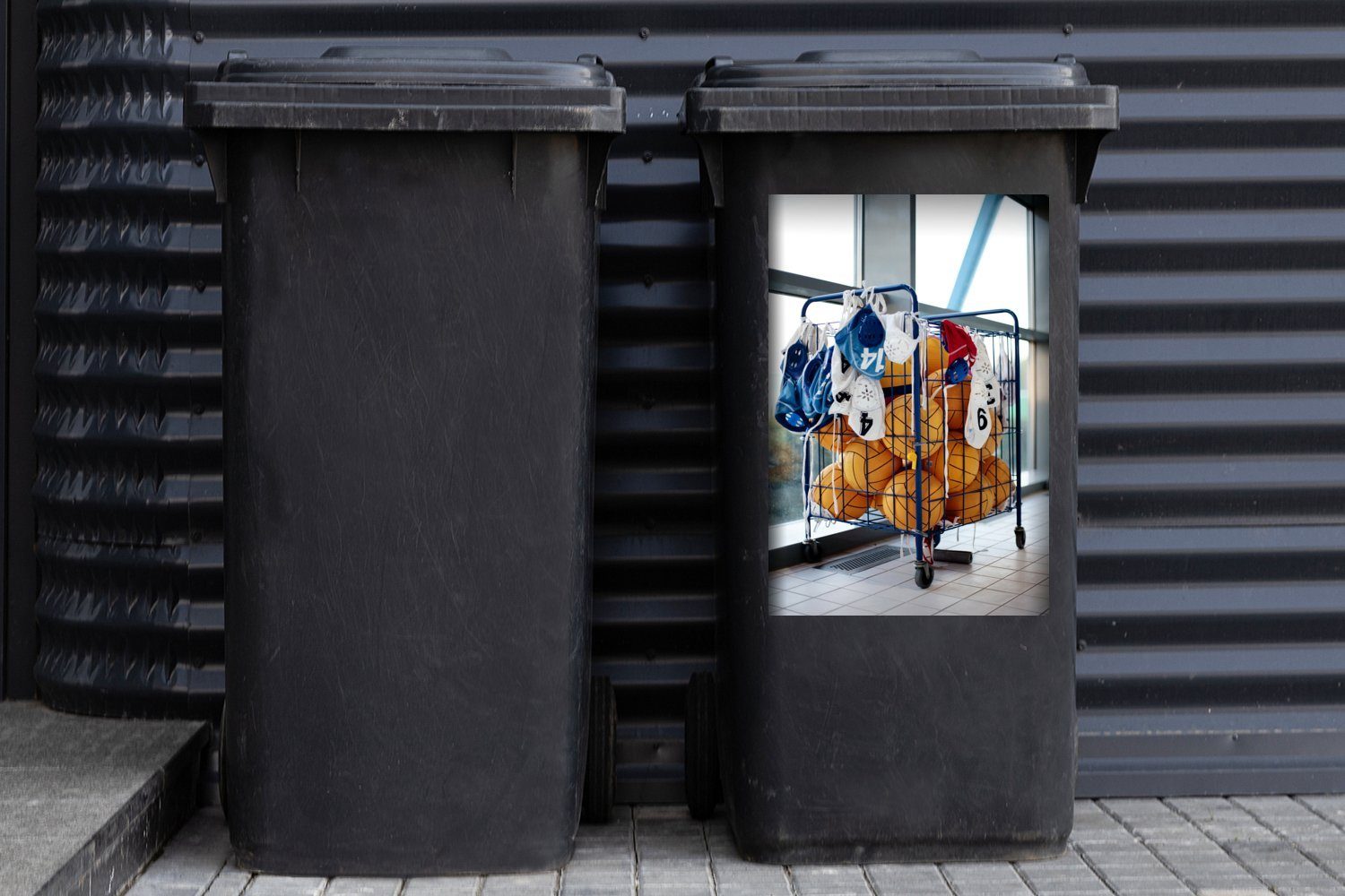 MuchoWow Wandsticker Mülleimer Abfalbehälter (1 St), mit Container, Sticker, Mülleimer-aufkleber, Mülltonne, Wasserballausrüstung