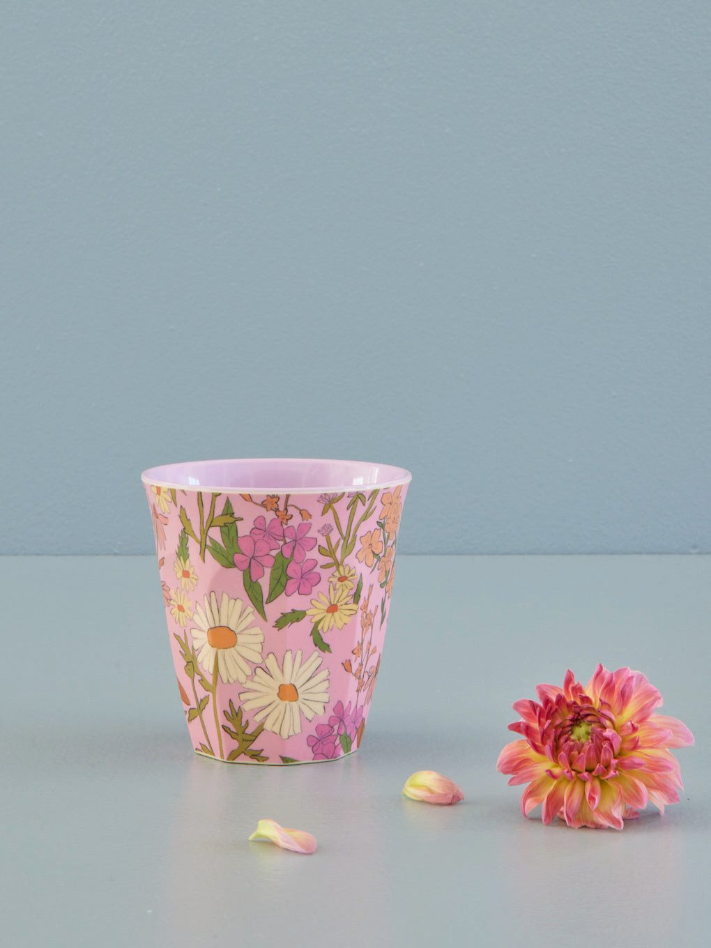 rice Becher Rice Mittelgroße Becher - Hellrosa - Daisy Dearest Print, 1-tlg., Melamin