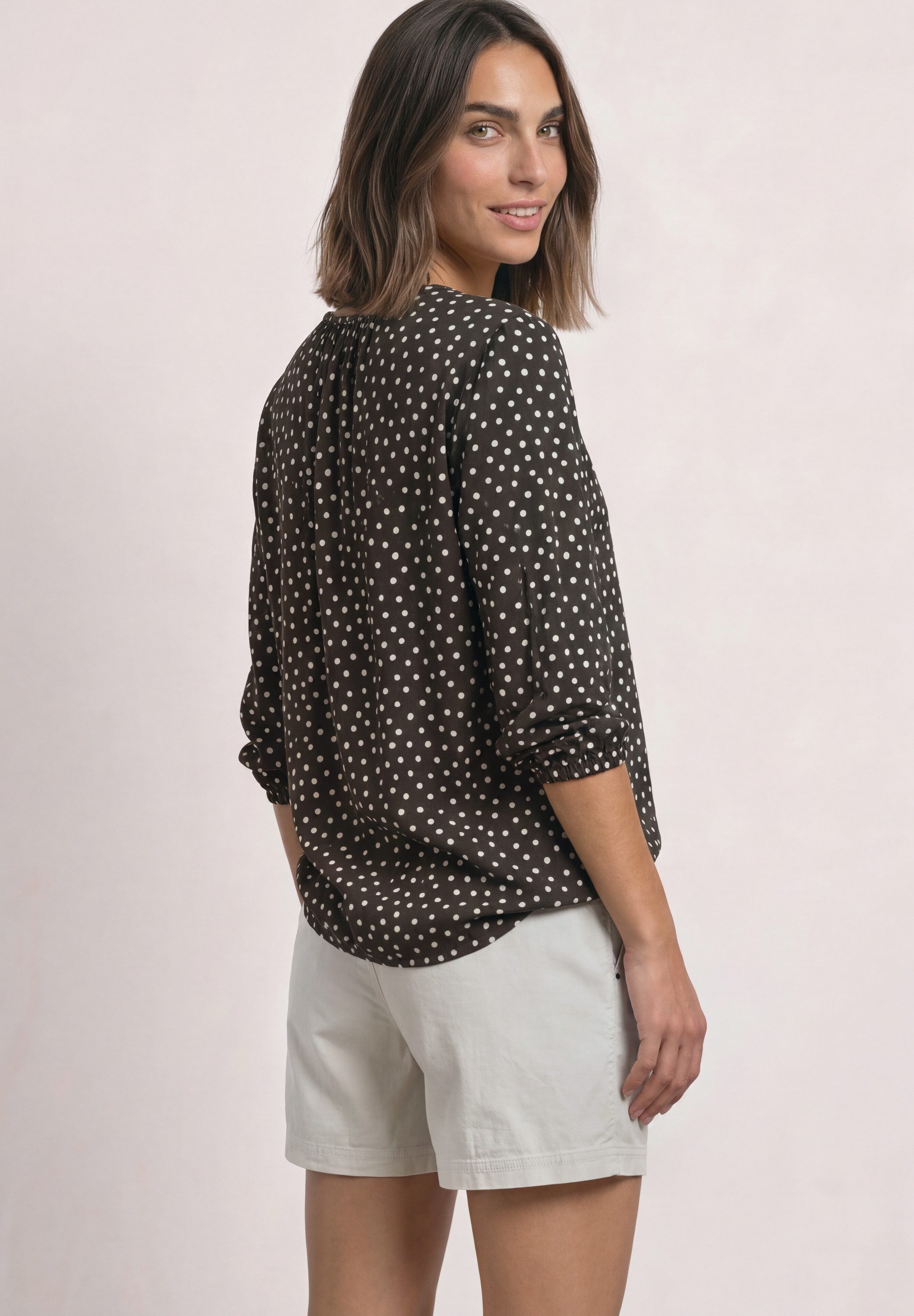 STREET ONE Shirtbluse mit geschlitztem Rundhalsausschnitt