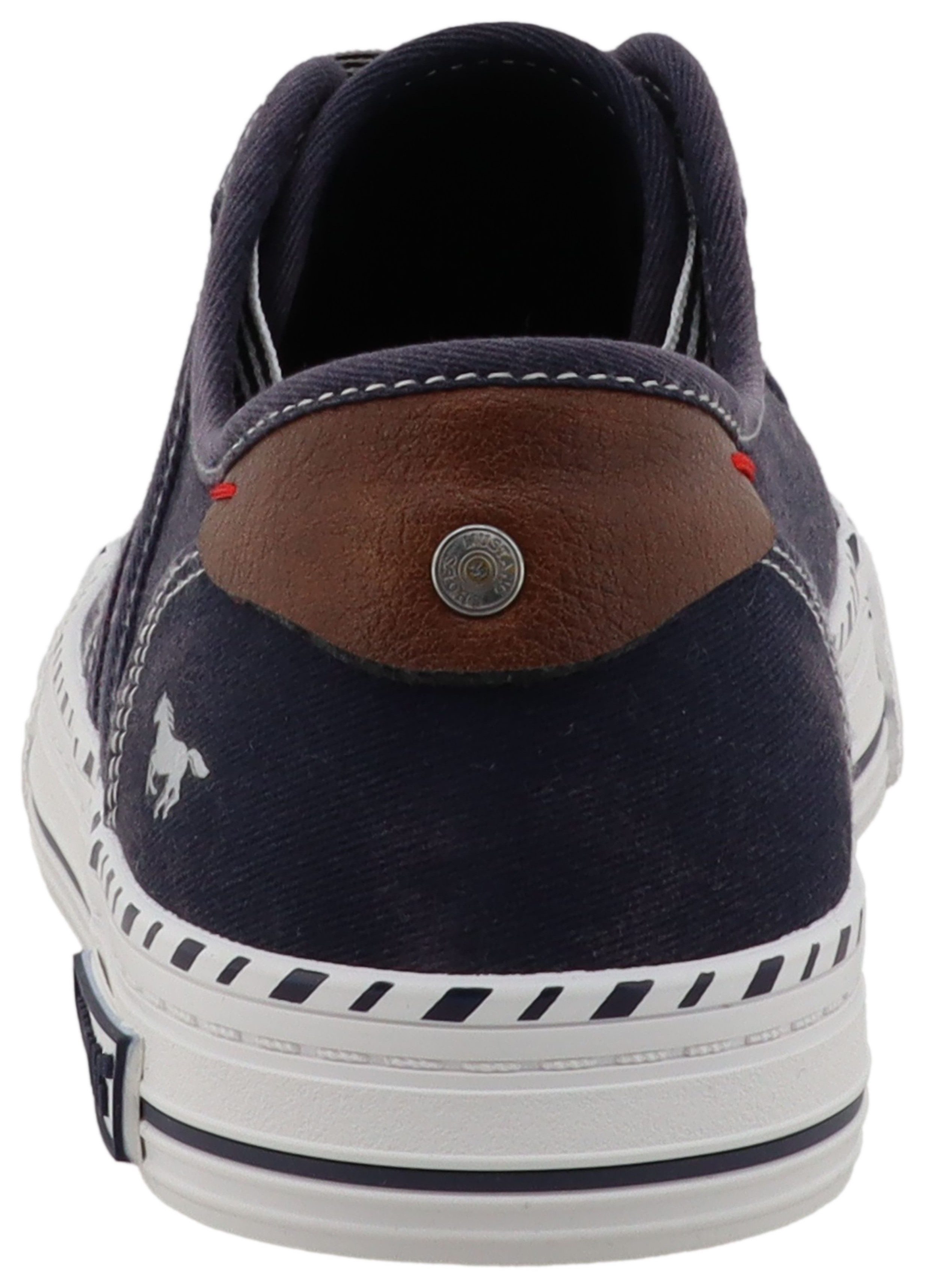 Mustang Shoes Magdalena Slip-On Sneaker Slipper, Halbschuh mit Kontrastbesatz und Logoschriftzügen