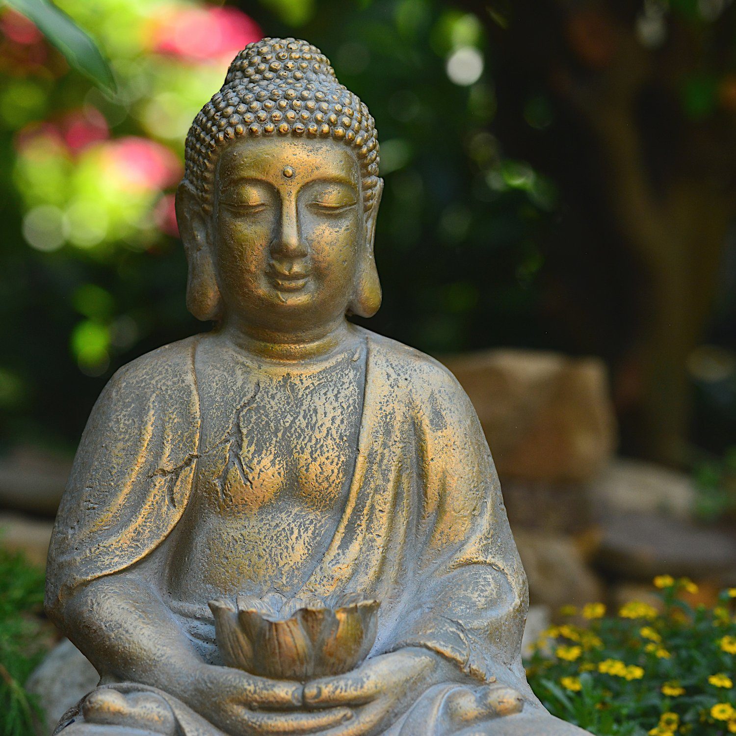 INtrenDU Gartenfigur Garten Buddha Figur 44cm mit Solarbeleuchtung und Sensorautomatik, Sensorautomatik