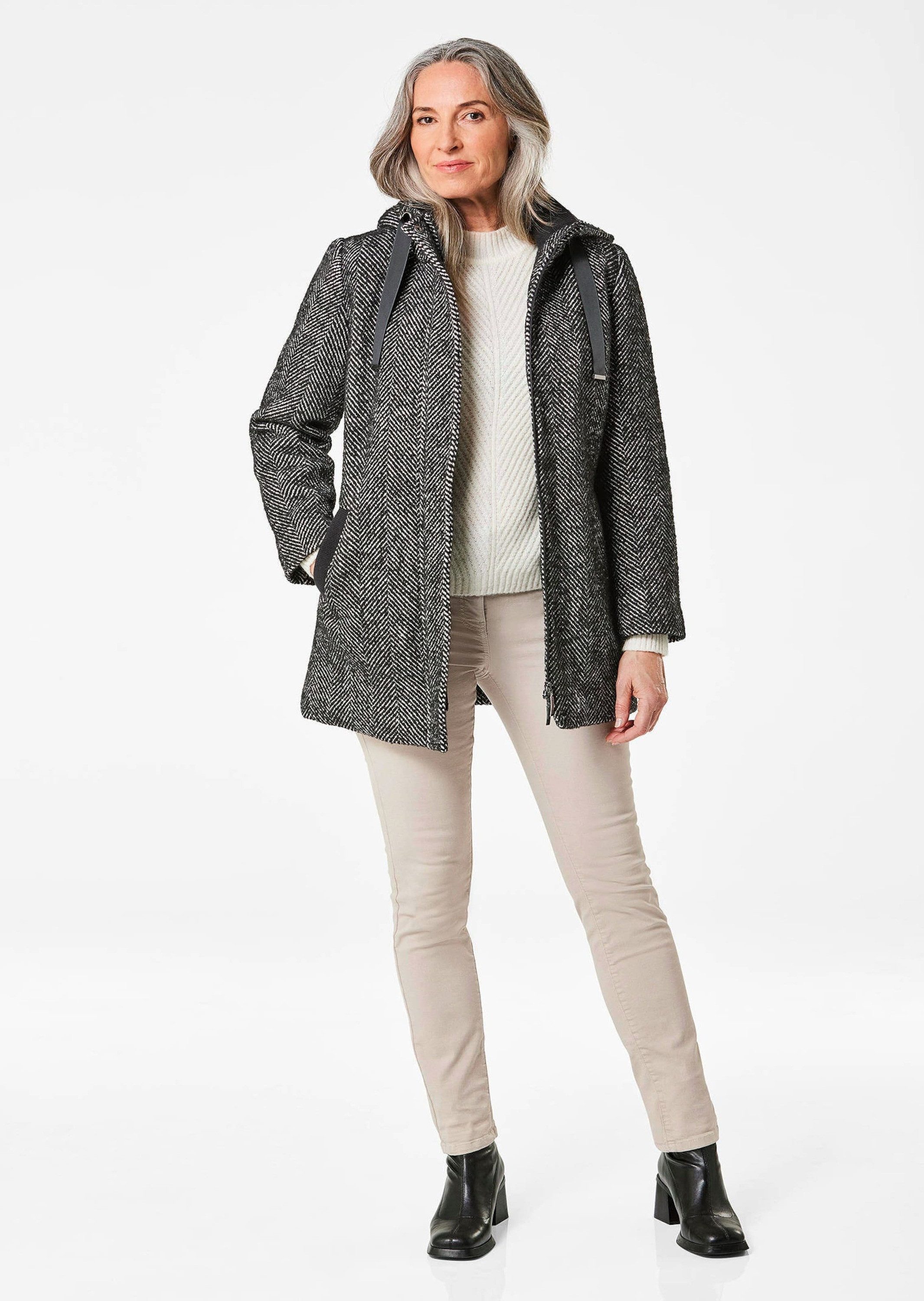 GOLDNER Jerseyblazer Kurzgröße: Wollmantel mit Fischgräten-Muster Kapuzenmantel mit Stehkragen, 2-Wege-Zipper, Langarm