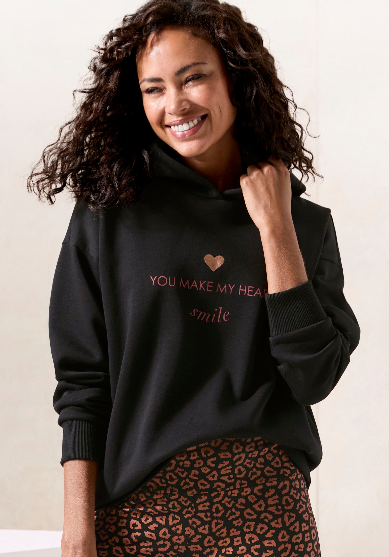 LASCANA Hoodie Lounge-/Kapuzenpullover mit Print vorne, Loungewear