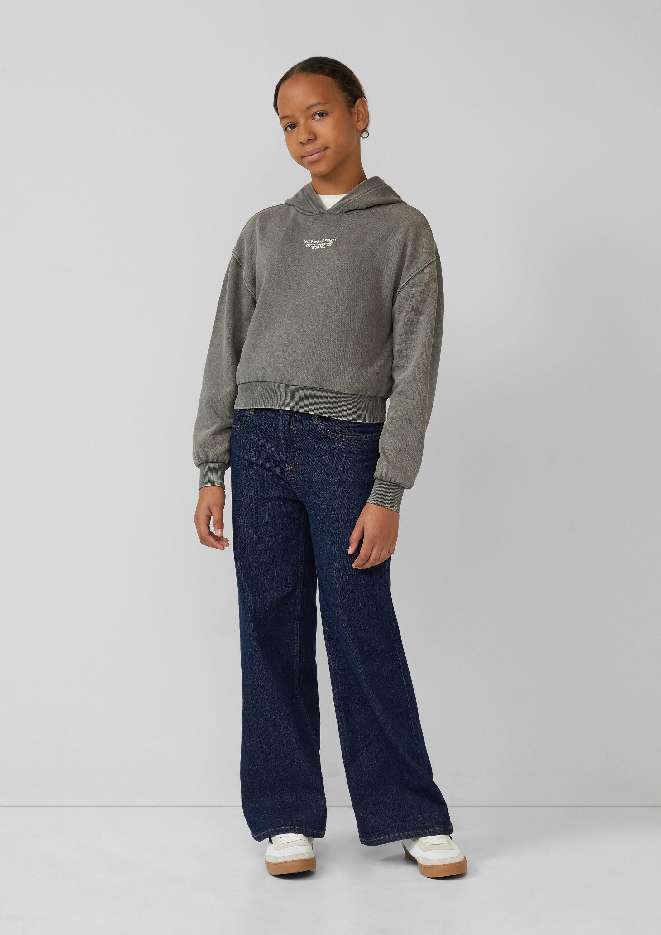 s.Oliver Sweatshirt Sweatshirt Kurzes Oversize-Sweatshirt mit Garment Dye und Rückenprint