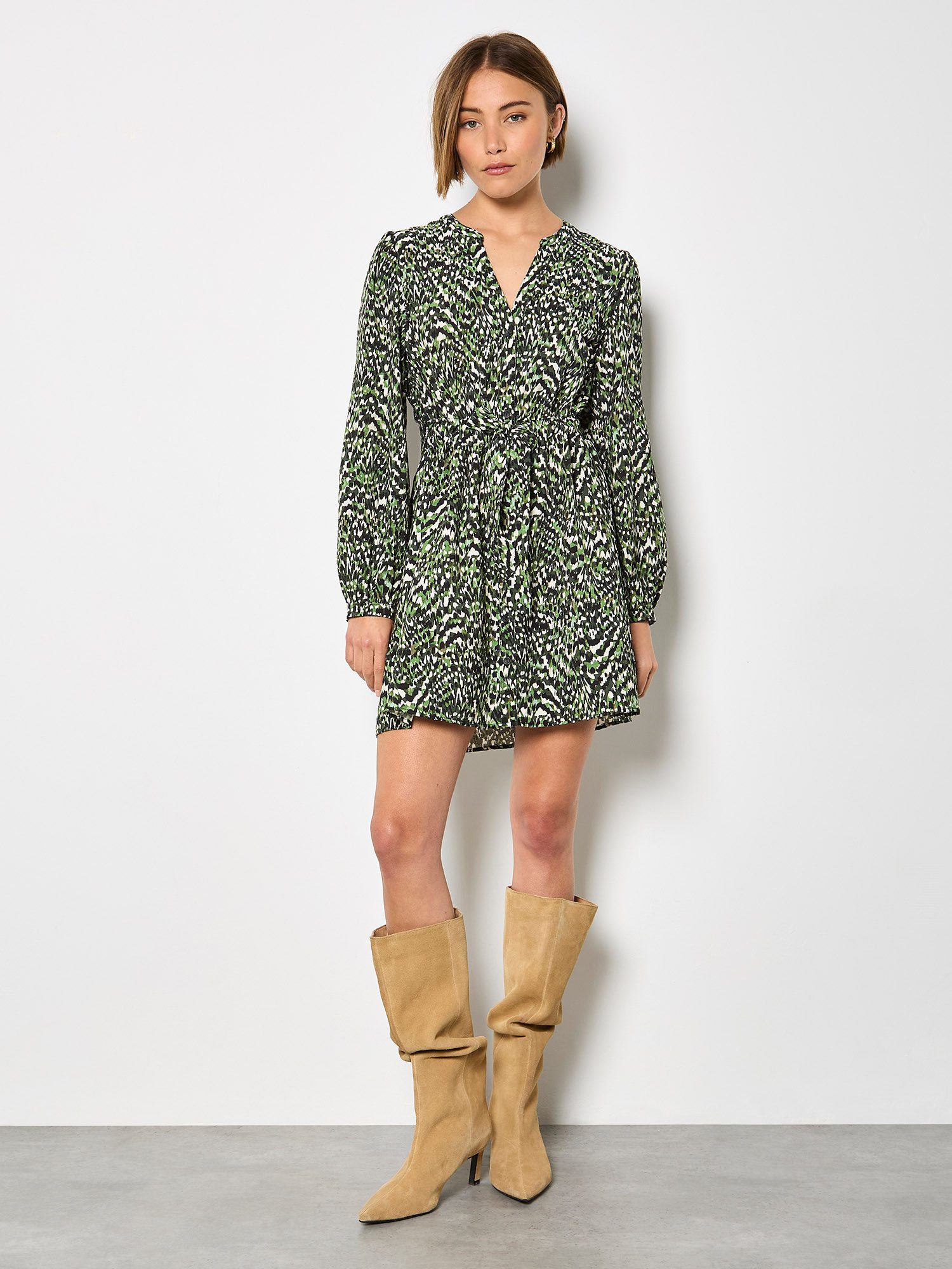 Apricot Minikleid Mini-Kleid mit Tier-Ikat-Print (Stoffgürtel) mit Kordelzug