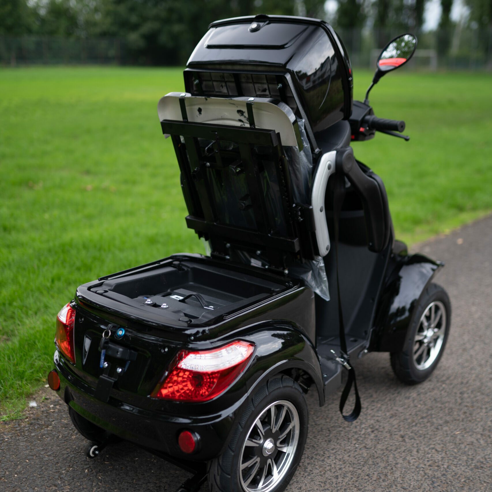 Urban Hopper Vigorous Vista 4-wheel electric scooter for seniors, 1000 W, 25 km/h, 1 kW, 60 km range, removable lithium-ion battery, COC