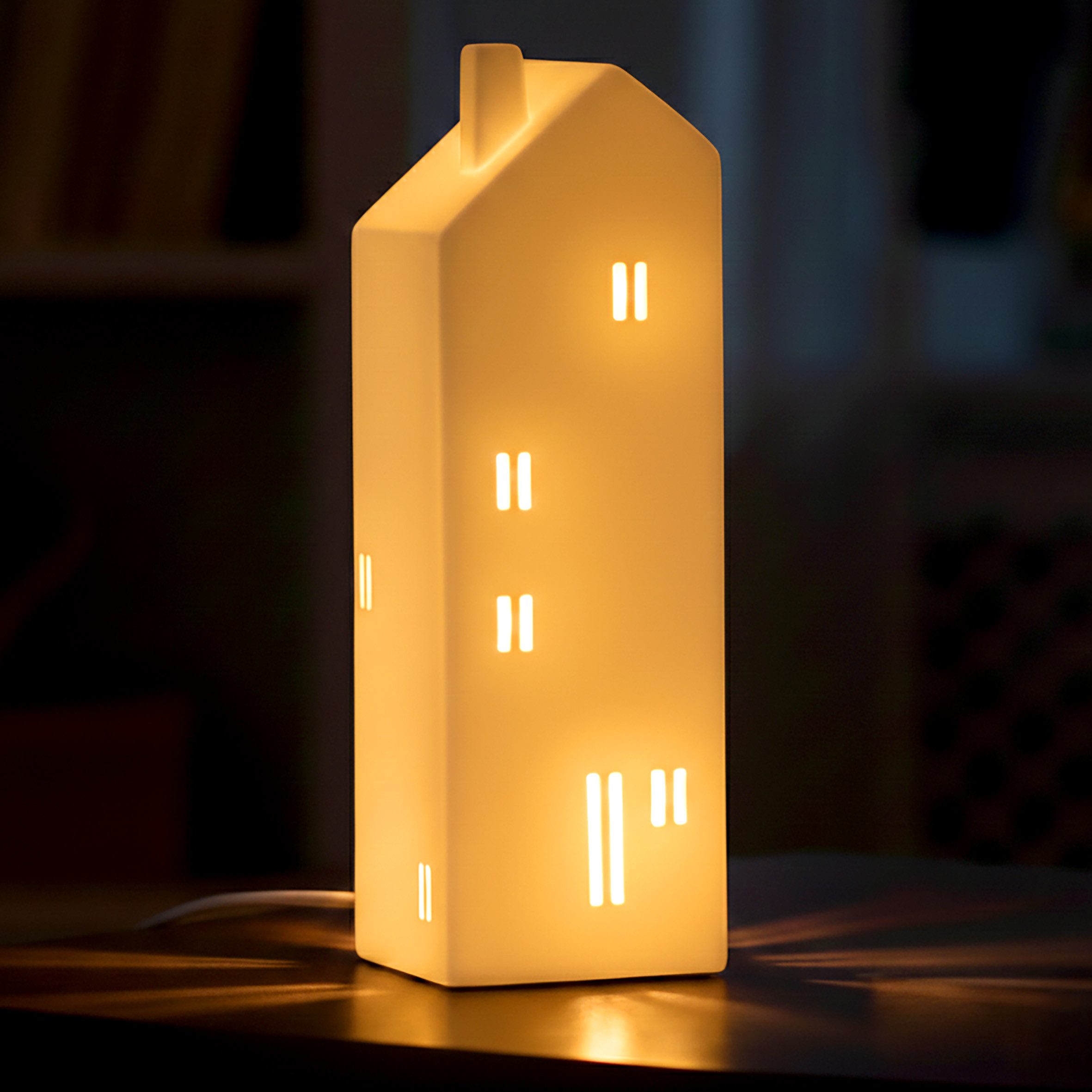 Spetebo Dekoobjekt Porzellan Tischlampe Haus im Skandi Design (27 cm, 1 St., matt weiß), Keramik Dekoleuchte für E14 Glühbirne