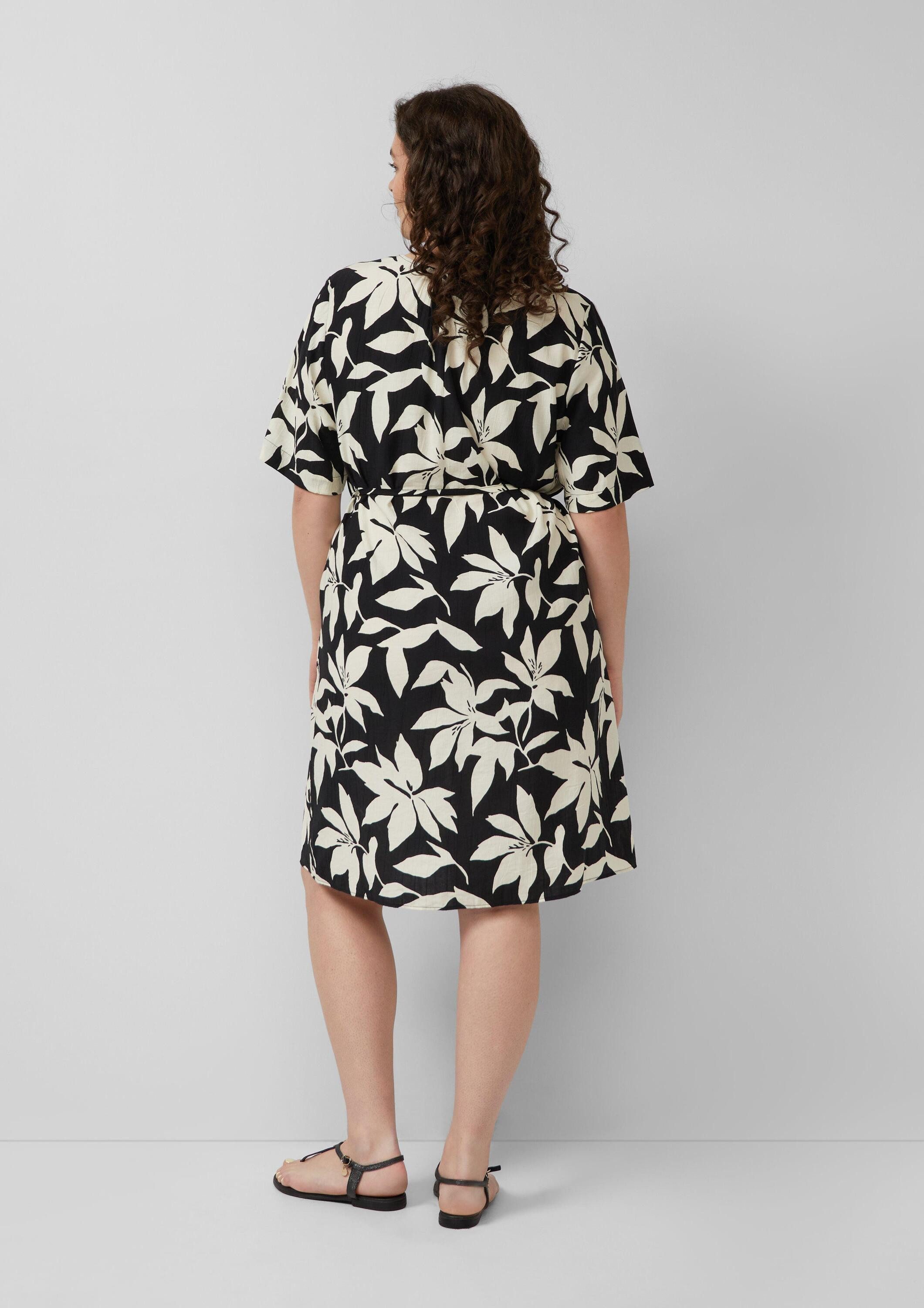 s.Oliver Minikleid Kleid Strukturiertes Kleid mit Gürtel