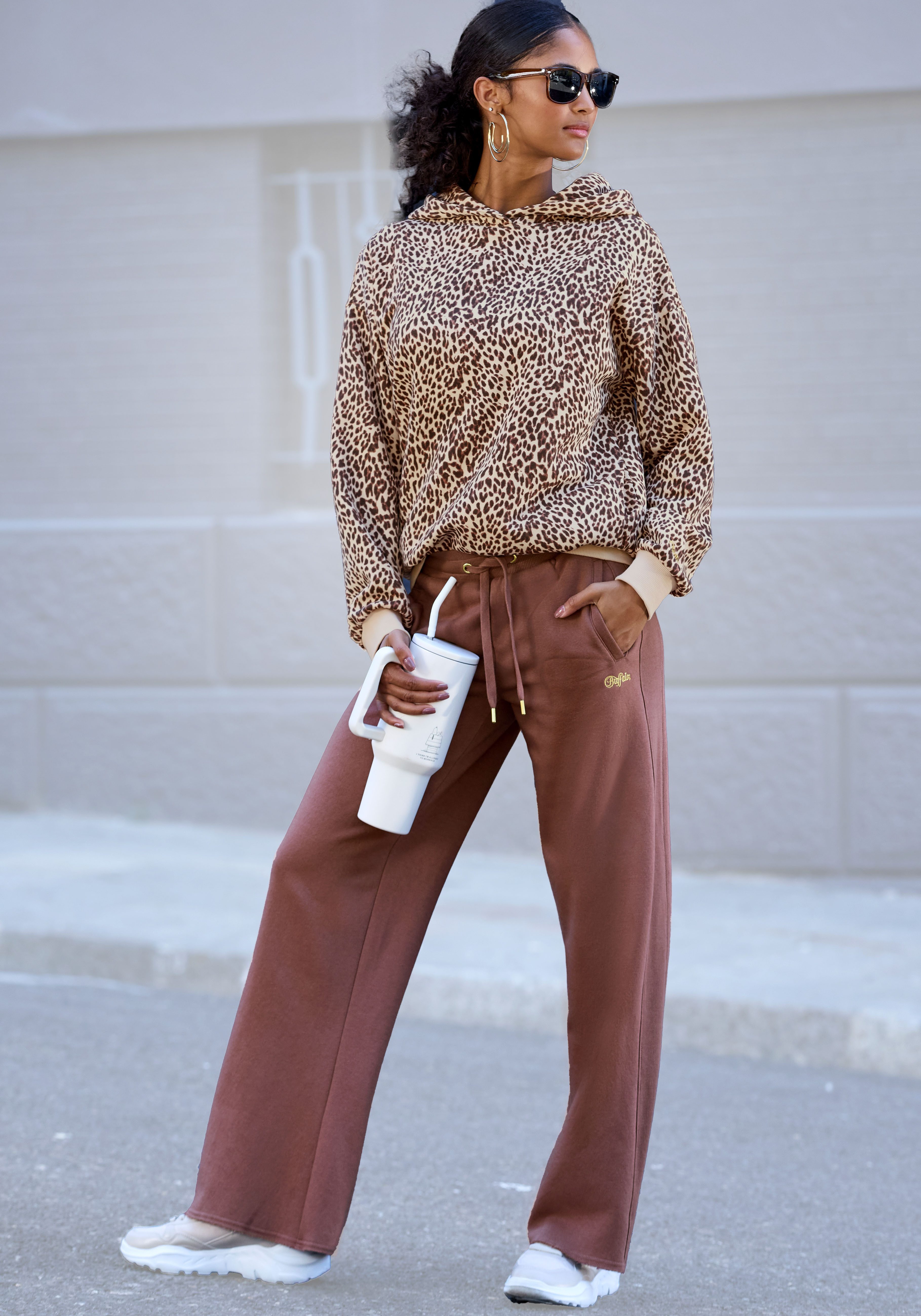 Buffalo Sweathose mit aufwendiger Logostickerei