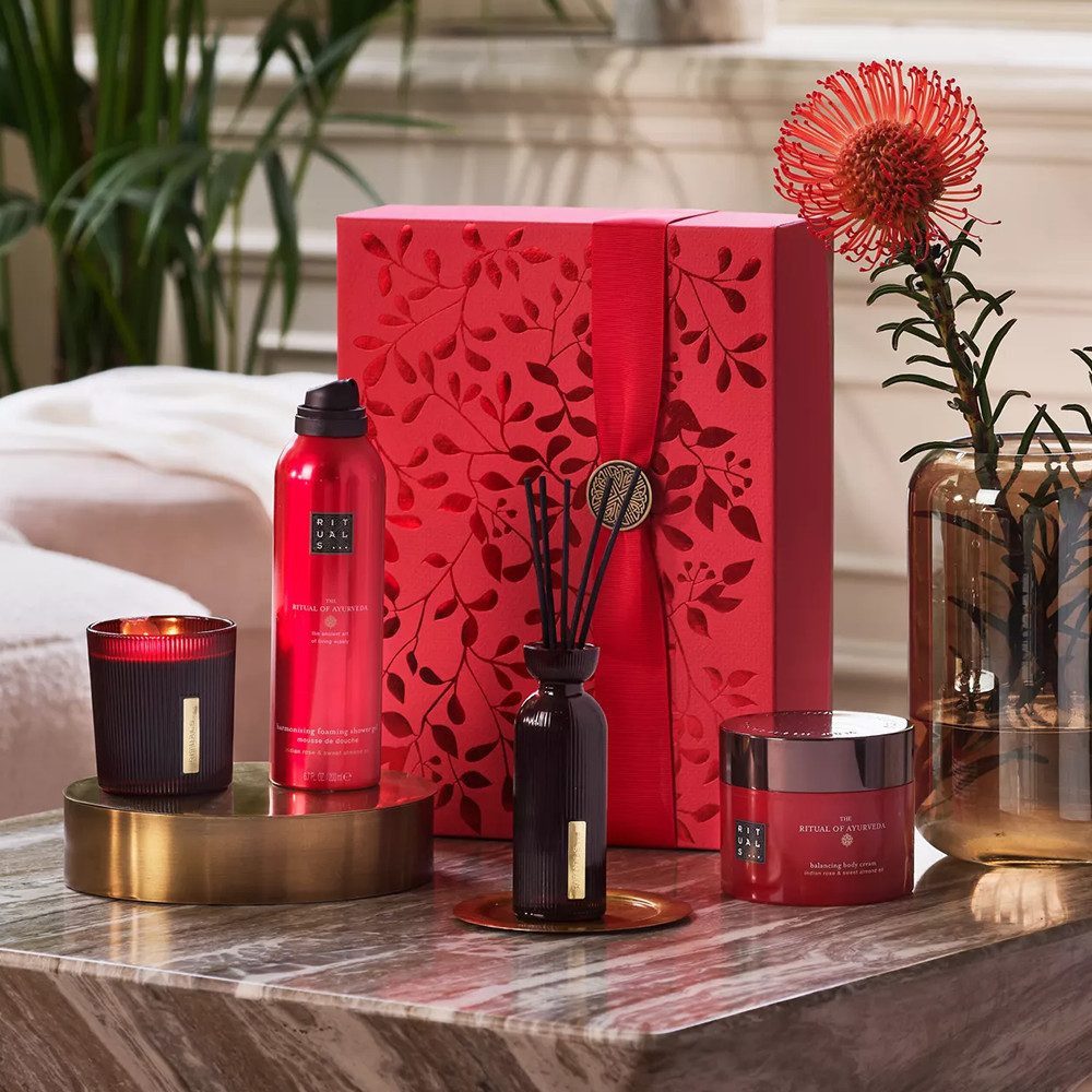 Rituals Pflege-Geschenkset Luxus-Pflegeset Limited Edition Ayurveda Geschenkset L 2025, 4-tlg., 4-teiliges Pflegeset mit Creme, Duschschaum, Kerze & Duftstäbchen