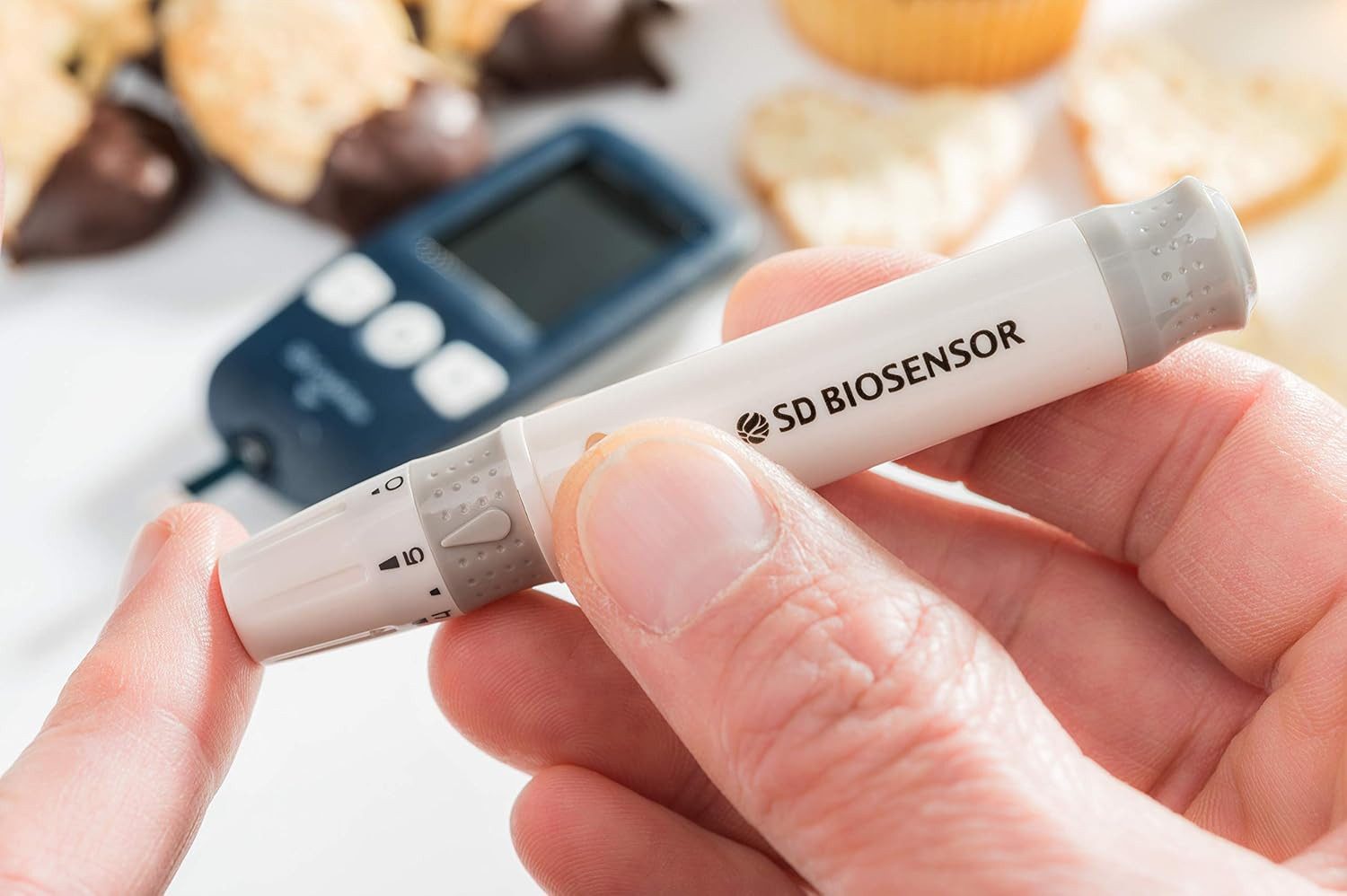 CodeFree Blutzuckermessgerät Set mit 50 Blutzuckerteststreifen - Sparpack