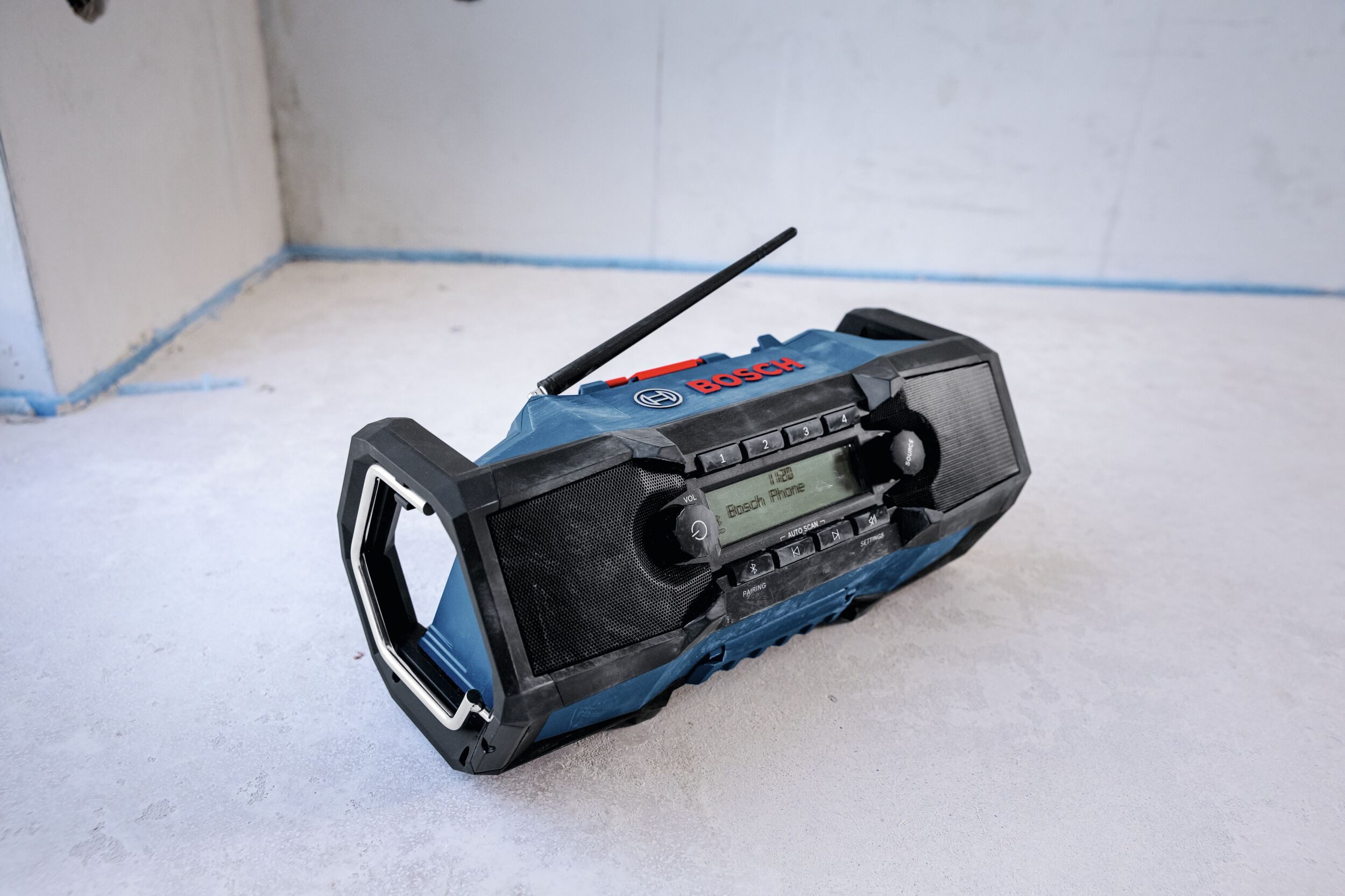 BOSCH GPB 18V-3SC Baustellenradio (Akku-Radio Ohne Akku - im Karton)