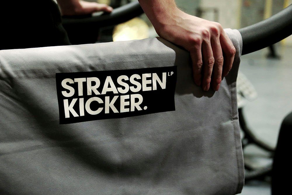 Sporthandtuch Straßenkicker, Microfaser (1-St), mit dekorativem "Straßenkicker" Schriftzug
