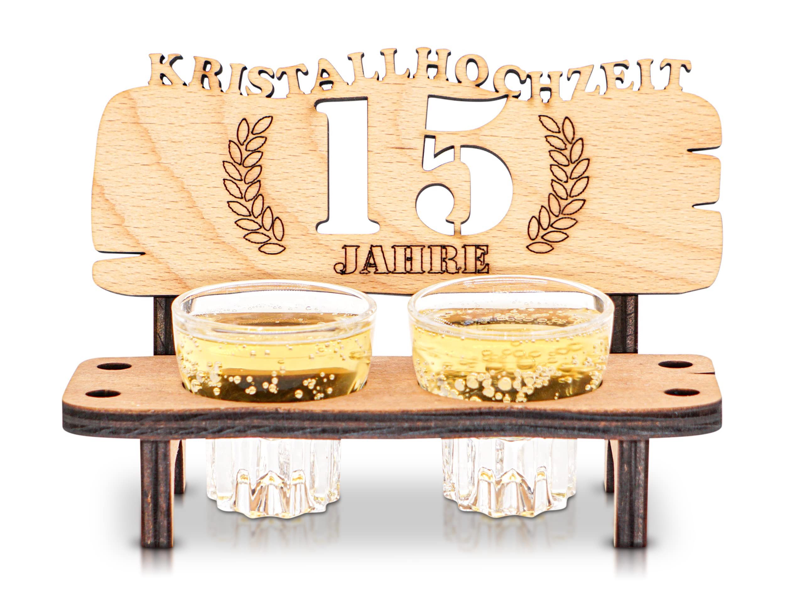 DARO Design Dekoobjekt Schnapsbank Hochzeitstag Geschenk Jubiläum mit 2 Gläsern (Geschenkset, 15. Hochzeitstag – Kristallhochzeit – 2 Gläser), B 16,5 × T 7 × H 10,5 cm, 8 mm Buchensperrholz, geölt