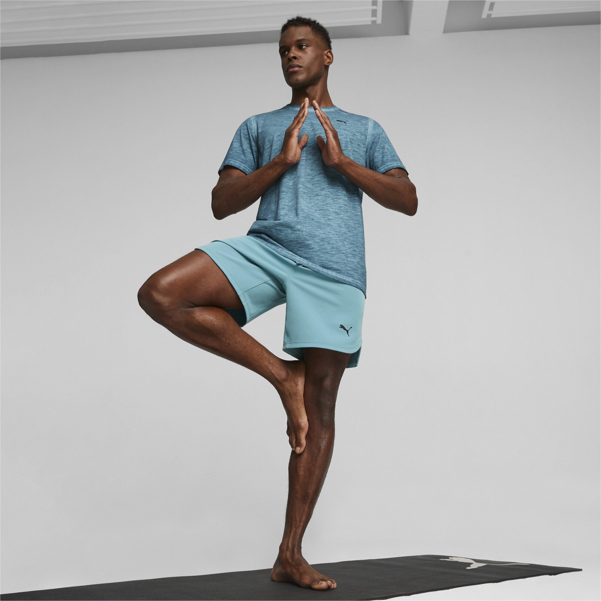 Herren Studio Wash Foundation Trainings-T-Shirt PUMA Yogashirt Bold Blue