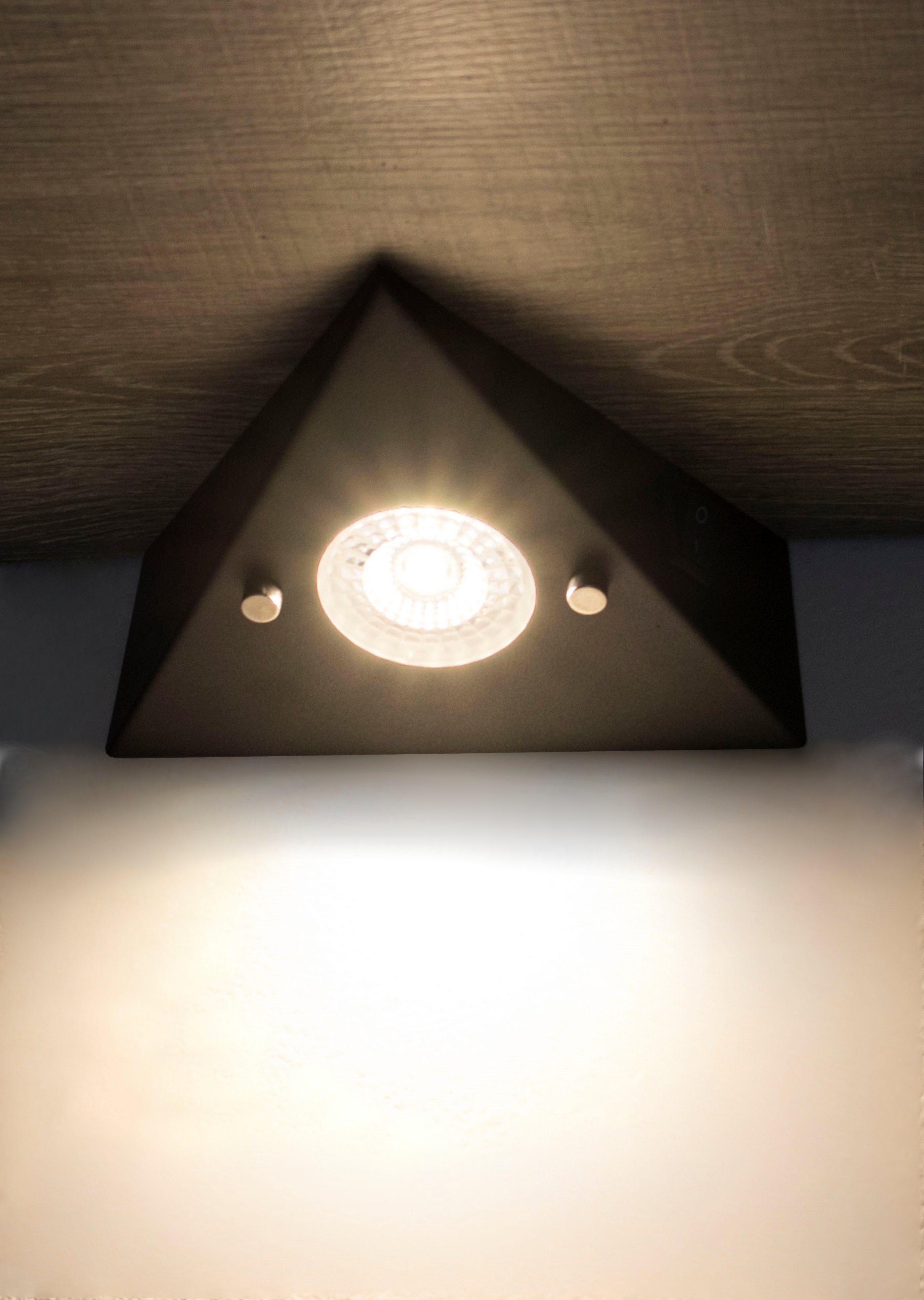 TRANGO LED Unterbauleuchte, 4er Set 6740-45 LED-Küchenunterbauleuchte aus Edelstahl in Matt-Schwarz *COOK* LED Einbauleuchte - Einbaustrahler inkl. 4x 4,8 Watt LED Modul 3000K warmweiß - direkt 230 Volt - beliebig erweiterbar, Schalter - Dreieckleuchte – Schrankleuchte
