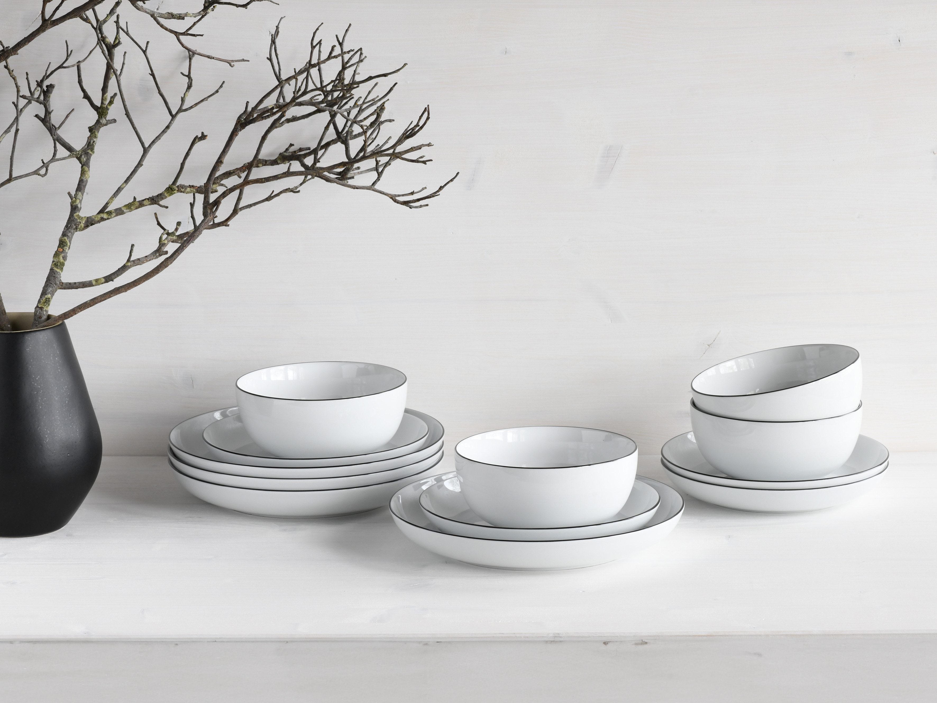 CreaTable Teller-Set Allround Black Line, Tellerset 12-tlg (12-tlg), 4 Personen, Porzellan, Daily Use, Zeitlos