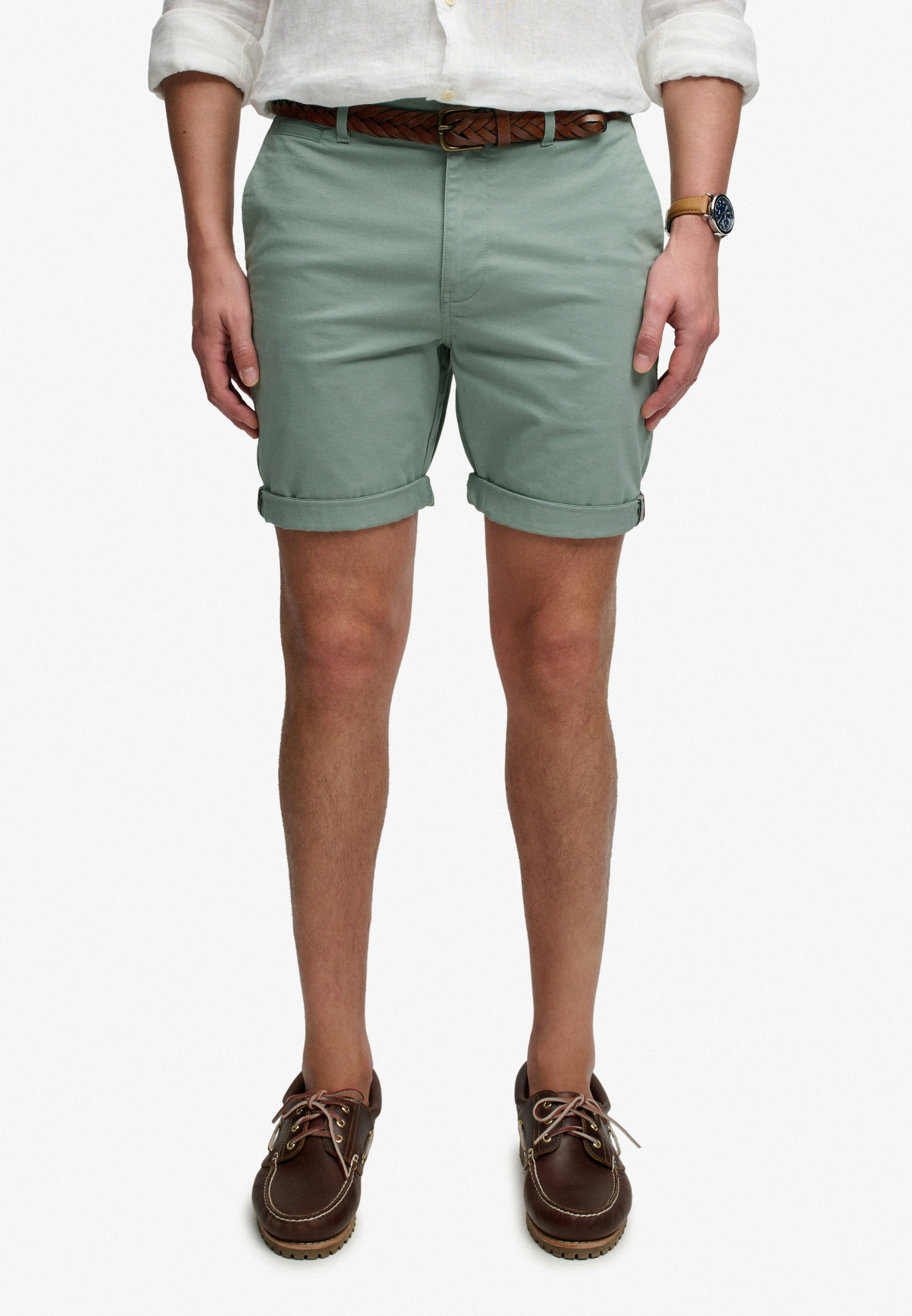 Superdry Chinoshorts PREMIUM REGULAR CHINO SHORT aus Baumwollmischung mit Elasthan, Relaxed Fit, unifarben, knielang