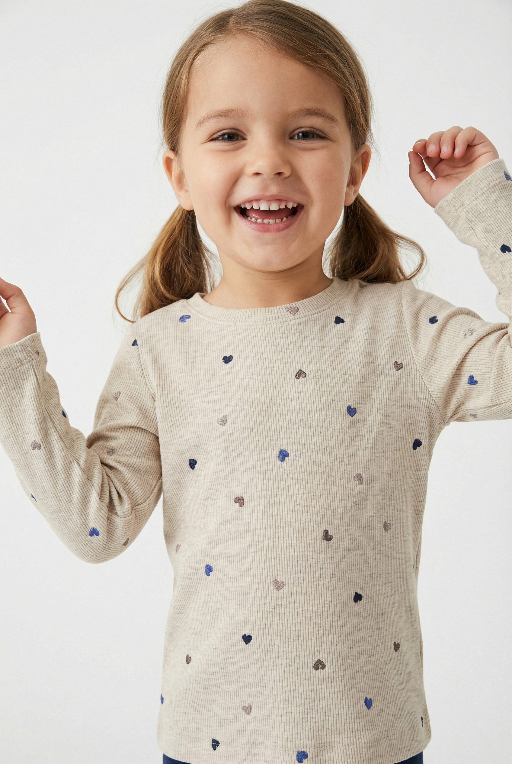 Name It Langarmshirt NMFNUTTI LS TOP NOOS mit tollem Herzchen-Alloverprint