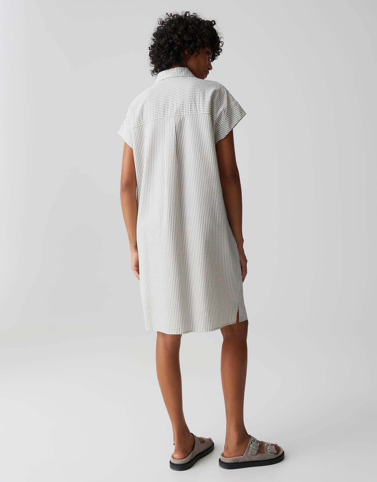 OPUS Hemdblusenkleid Wamila aus Webware mit Seersucker Struktur Perlmuttknöpfe verleihen dem Look feine Eleganz