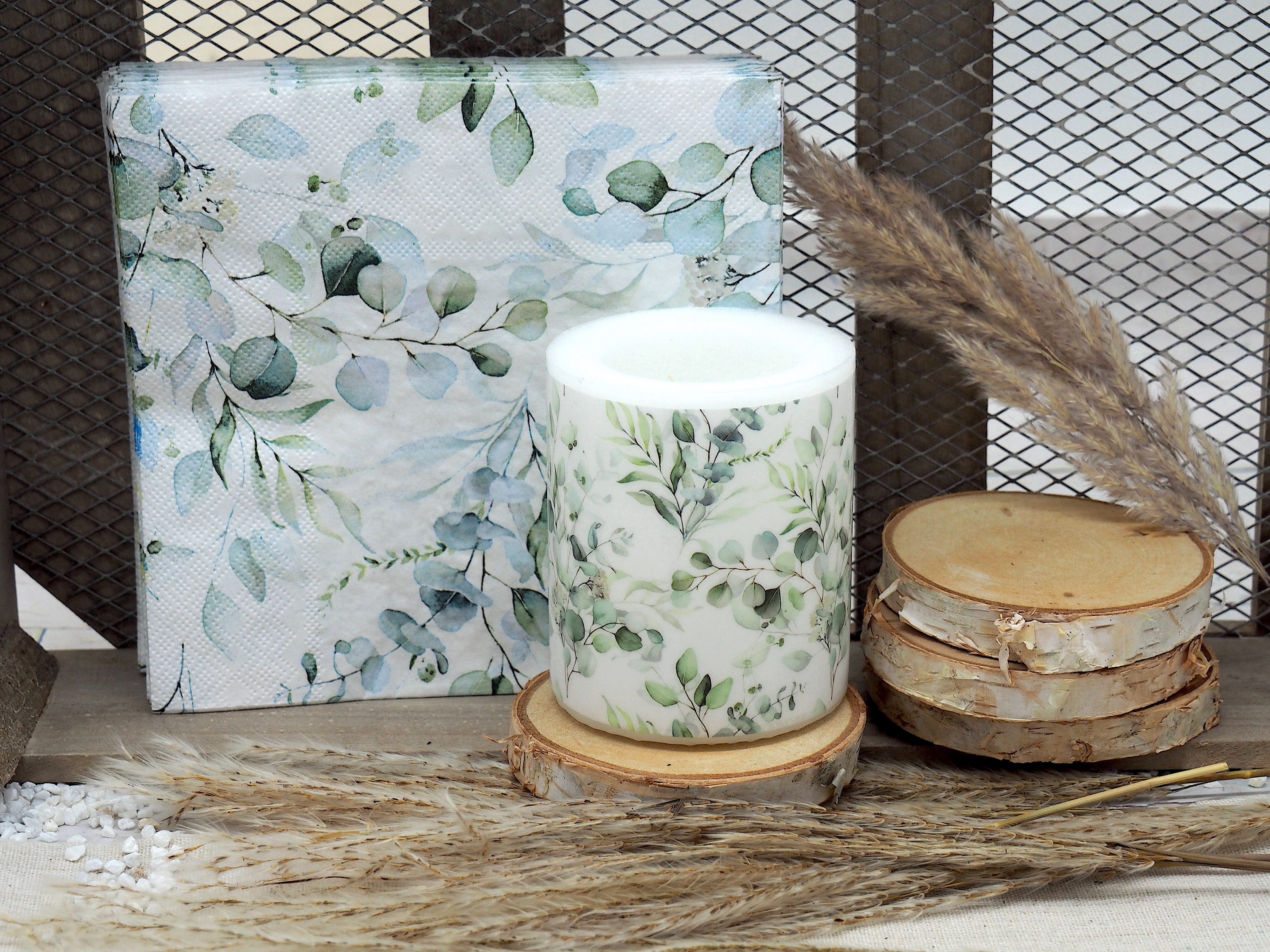 ZauberDeko Stumpenkerze Kerze Eukalyptus Blättermix 9cm günstig online kaufen