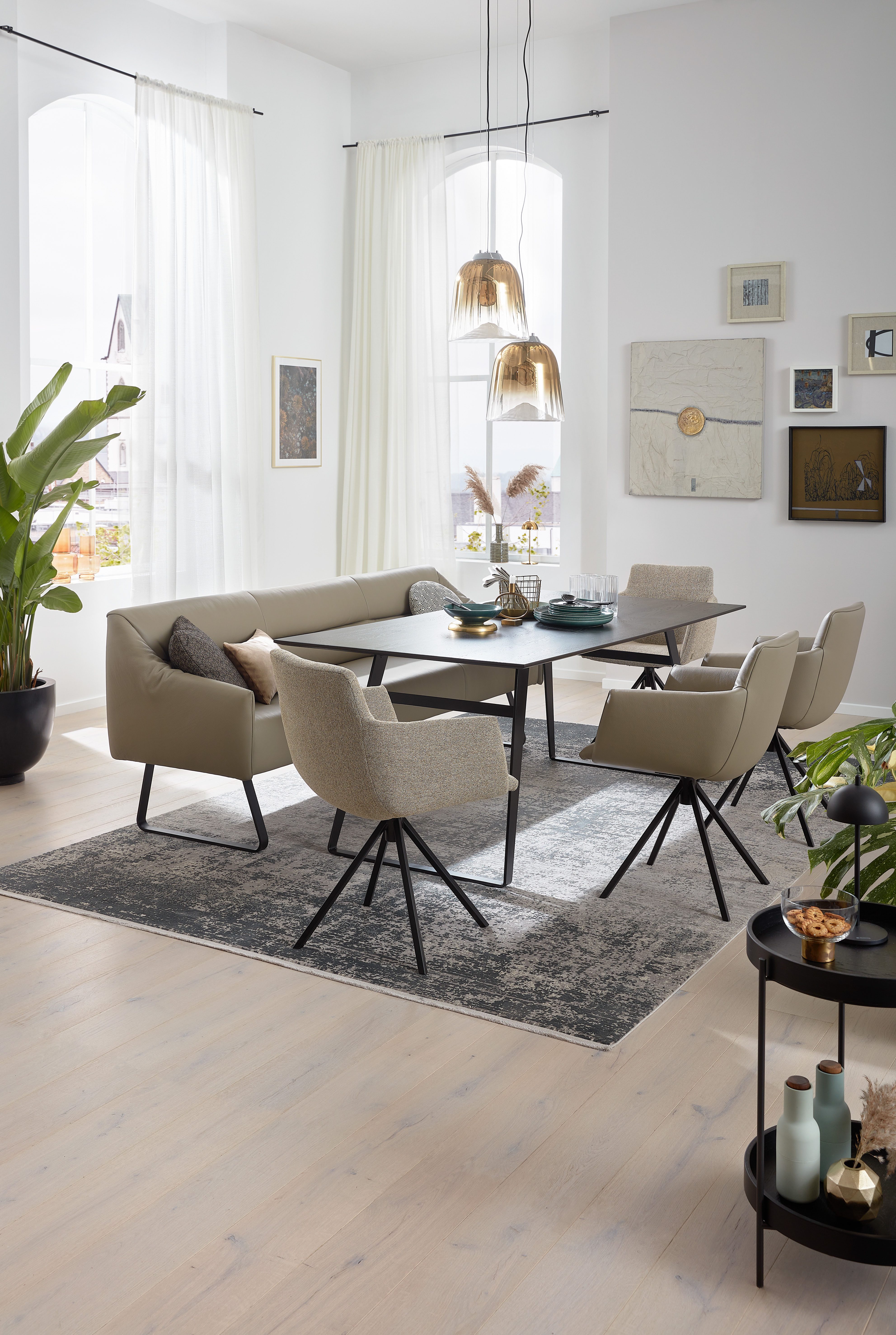 Musterring Esstisch JustB! SP100, Massivholzplatte in Eiche schwarz, Bügelgestell schwarz, drei Größen