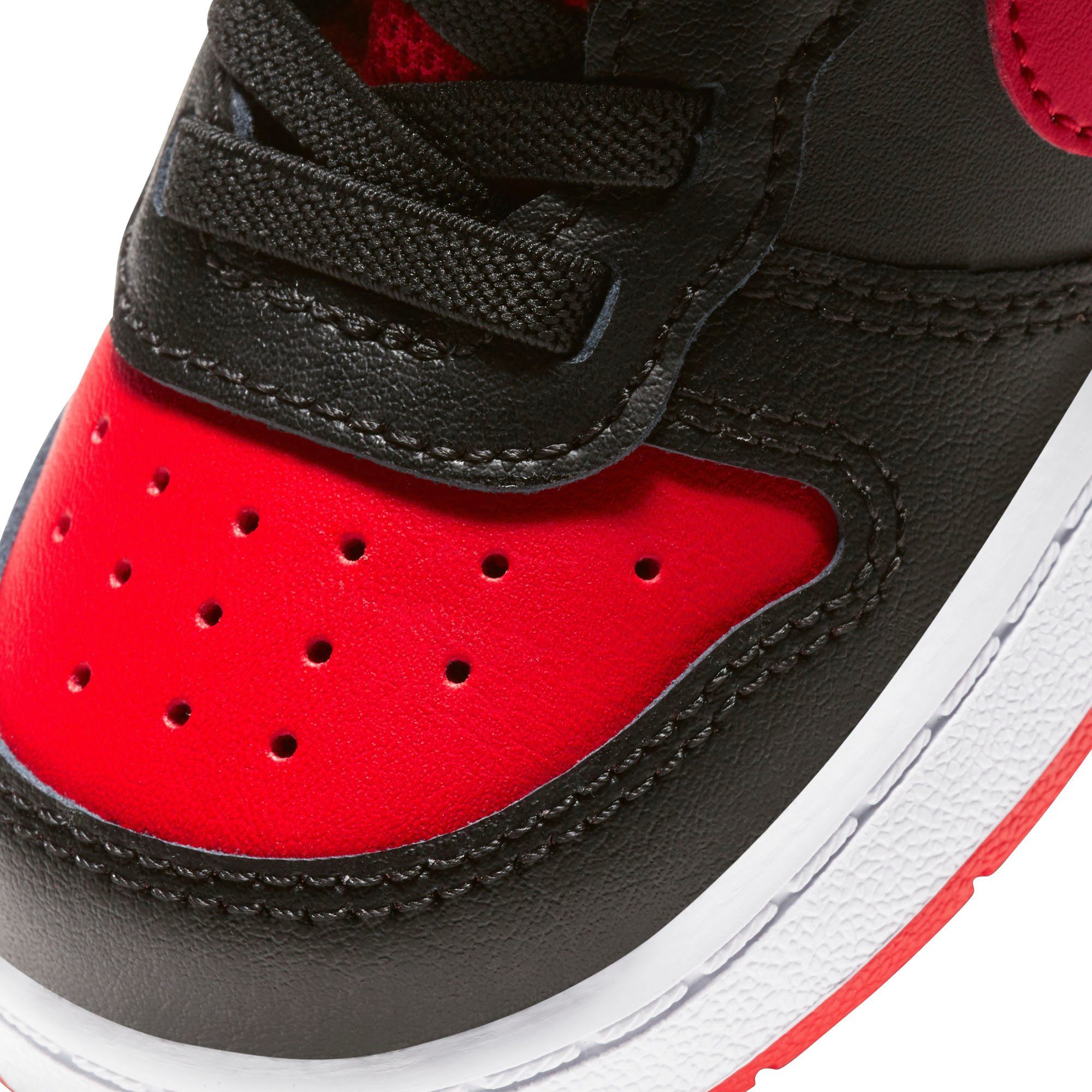 Nike Spuren Borough 2 des den Court auf 1 Air Low Design Sneaker Force Sportswear