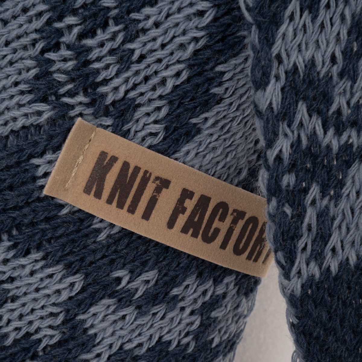 Knit Factory Strickschal Lea Dreiecksschal Jeans Indigo 190x85 cm Mix, (Set, 1-St. Spar-Set), Schal Damen Herren set loop tücher schals winter Strick Mode herbst