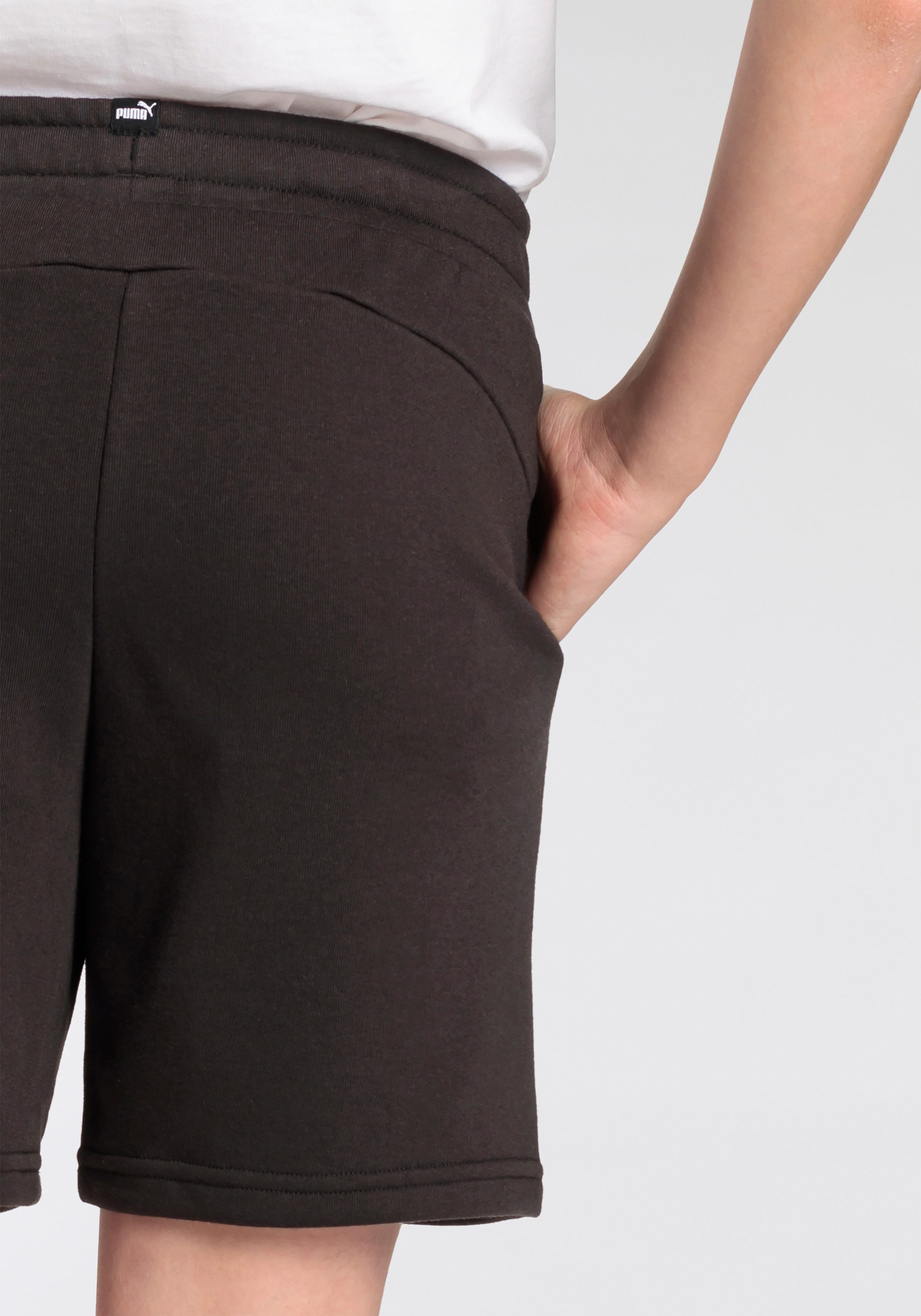 PUMA Shorts ESS+ LOGO LAB SHORTS TR B für Jugendliche, aus Baumwollmischung, mit Eingrifftaschen