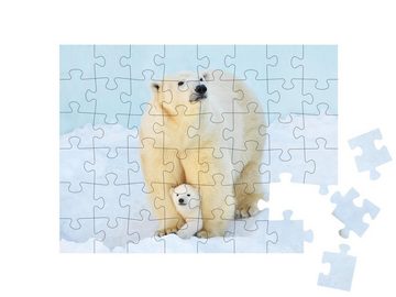 puzzleYOU Puzzle Ein Eisbär mit einem kleinen Bärenjungen im Schnee, 48 Puzzleteile, puzzleYOU-Kollektionen Eisbären, Exotische Tiere & Trend-Tiere
