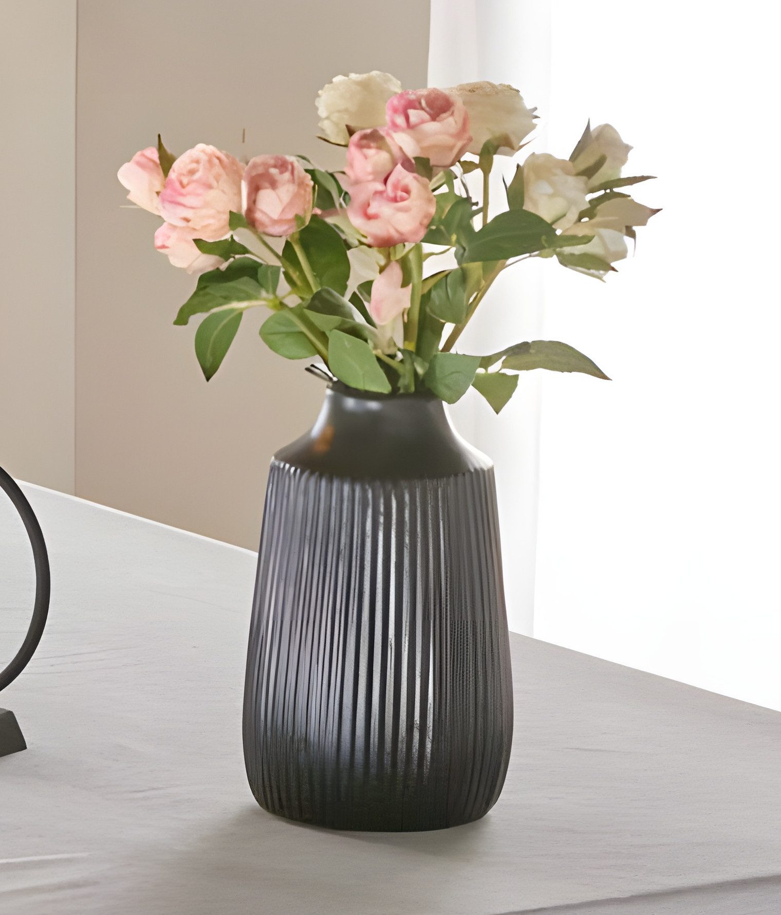 Dekoleidenschaft Dekovase "Black" aus Porzellan in matt schwarz mit Rillenstruktur, Blumenvase, Deko Vase für Wohnzimmer