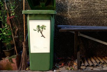 MuchoWow Wandsticker Malus Domestica: Kleine Neugierde - Gemälde von Deborah Griscom (1 St), Mülleimer-aufkleber, Mülltonne, Sticker, Container, Abfalbehälter