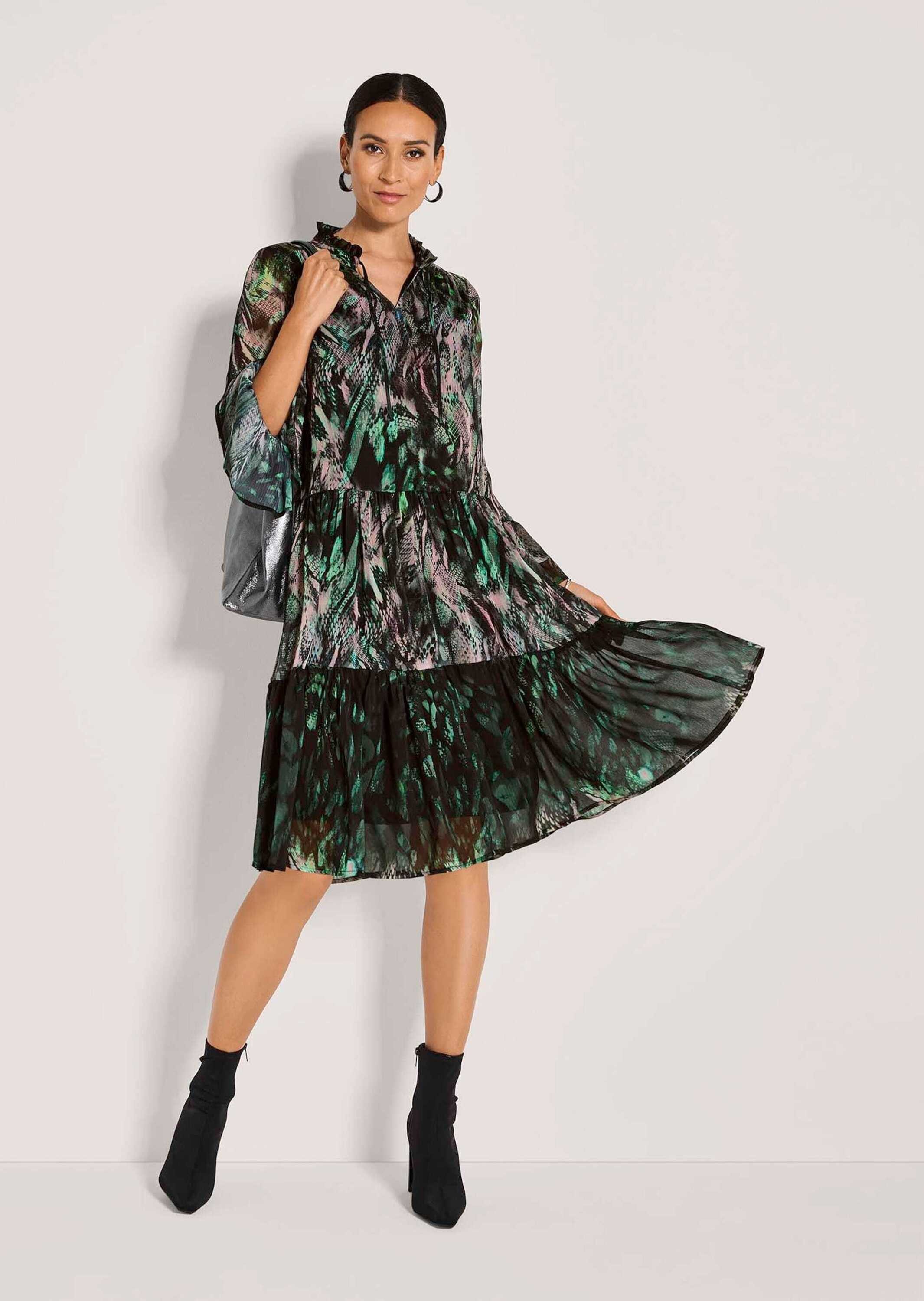 MADELEINE Midikleid Elegantes Stufenkleid mit All-Over-Print Printkleid mit Rüschen, Rundhals und langen Ärmeln