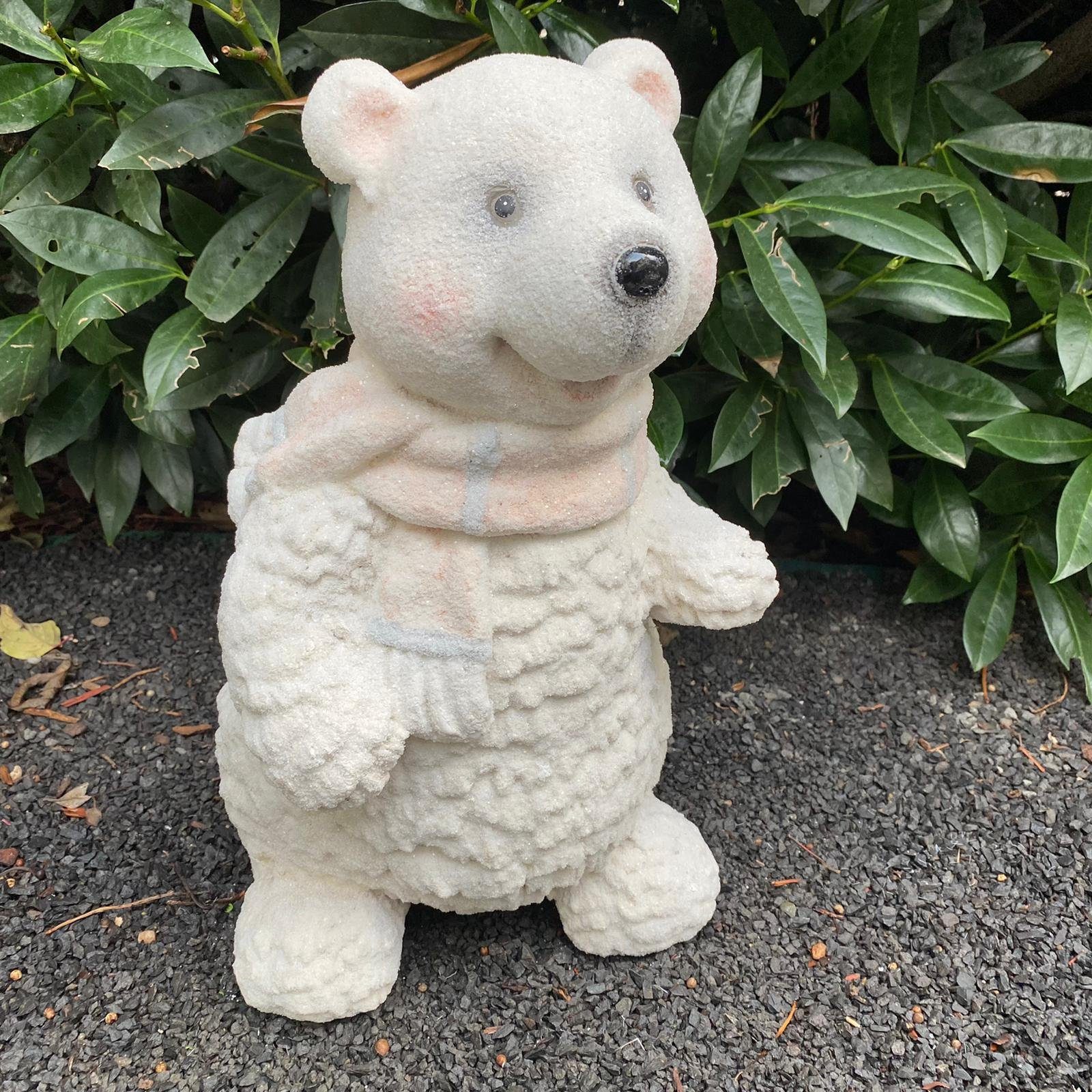 Aspinaworld Gartenfigur Eisbär Figur mit Schal 41 cm, Figur für den garten