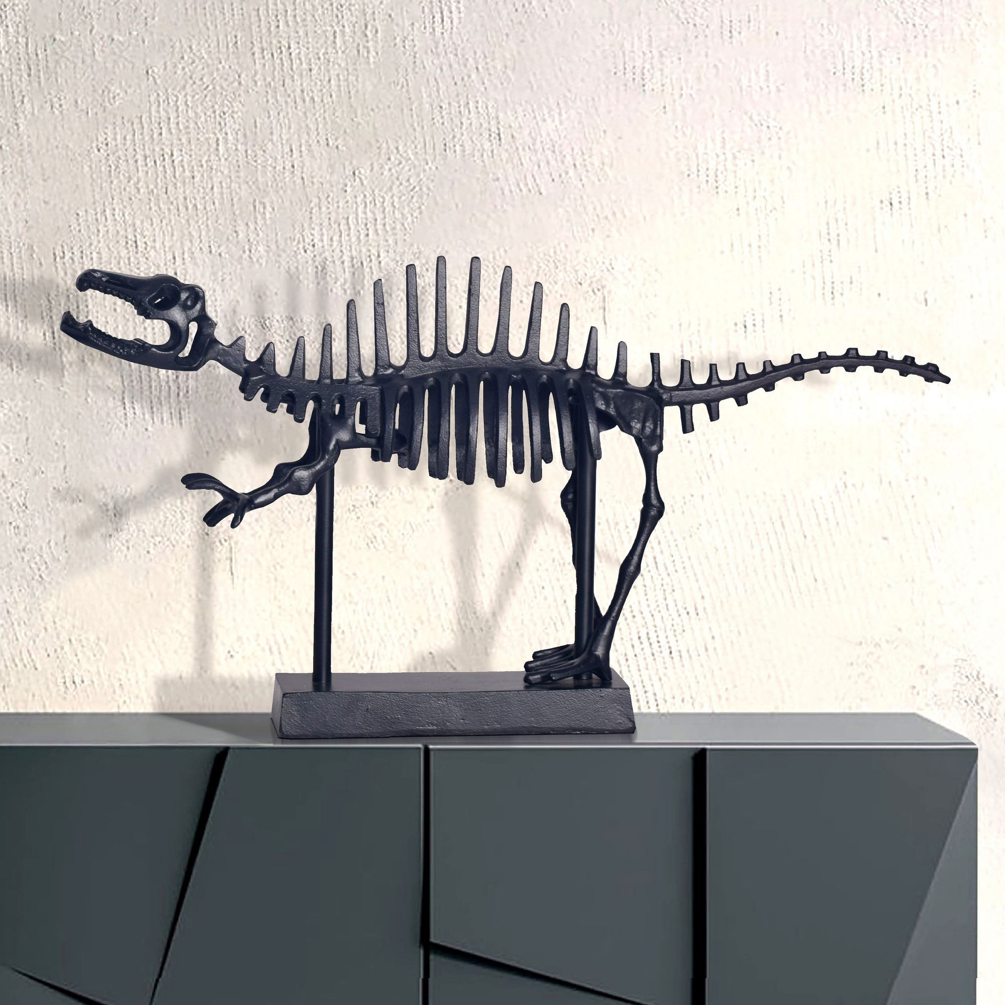 KADIMA DESIGN Dekofigur Dekofigur T-Rex Aluminium Schwarz Dino Statue 62 cm mit Sockel, (Aluminiumdekoration, Dekoration Wohnaccessoire)