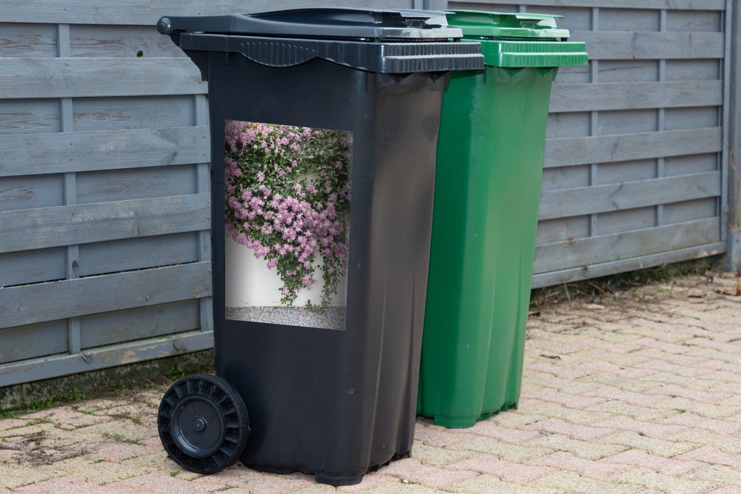MuchoWow Wandsticker mit Schlingpflanze St), rosa Mülleimer-aufkleber, Container, Blüten (1 Abfalbehälter Mülltonne, Sticker