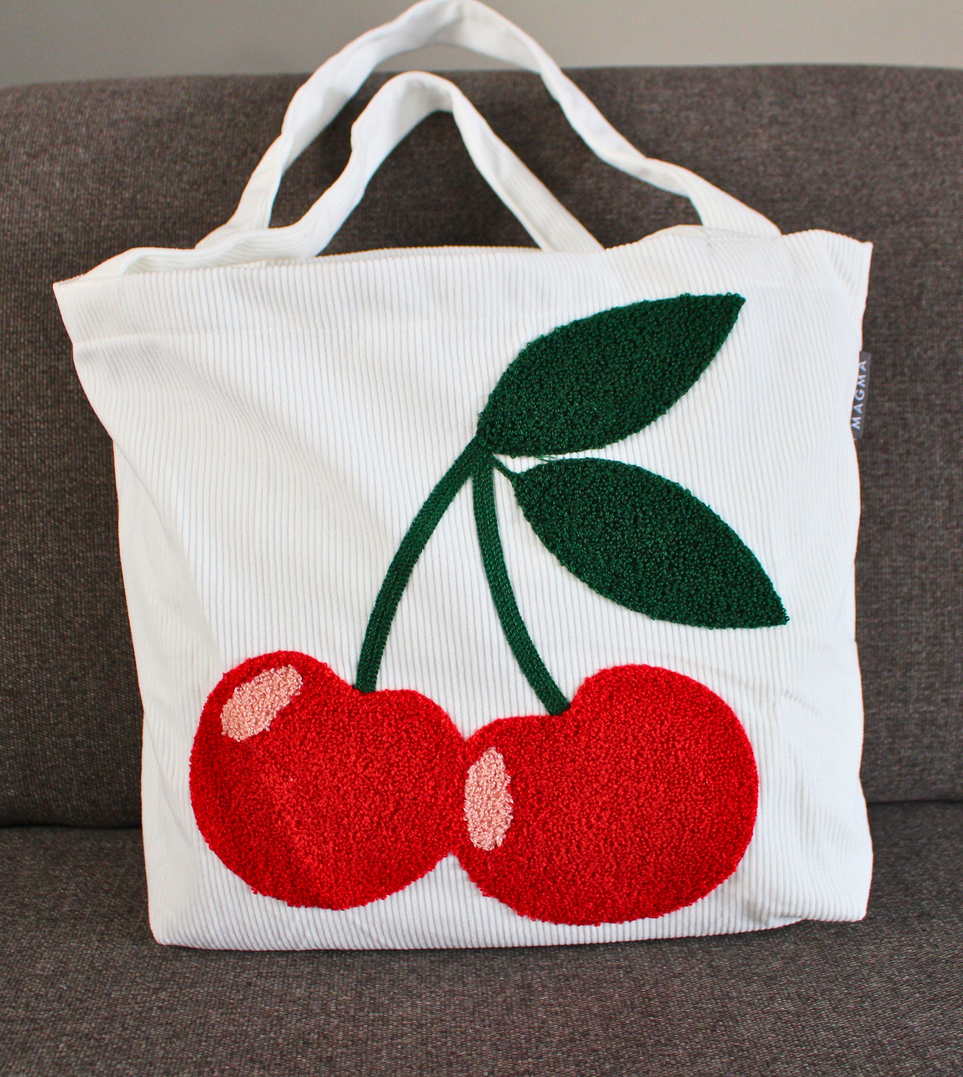 Magma Heimtex Umhängetasche Cordstofftasche Pixie 3D-Effekt getuft Oh la la Cherry oder Herz (1 teilig, 1-tlg., Maße ca. 48 x 12 x 36 cm (LxBxH), Cordlook