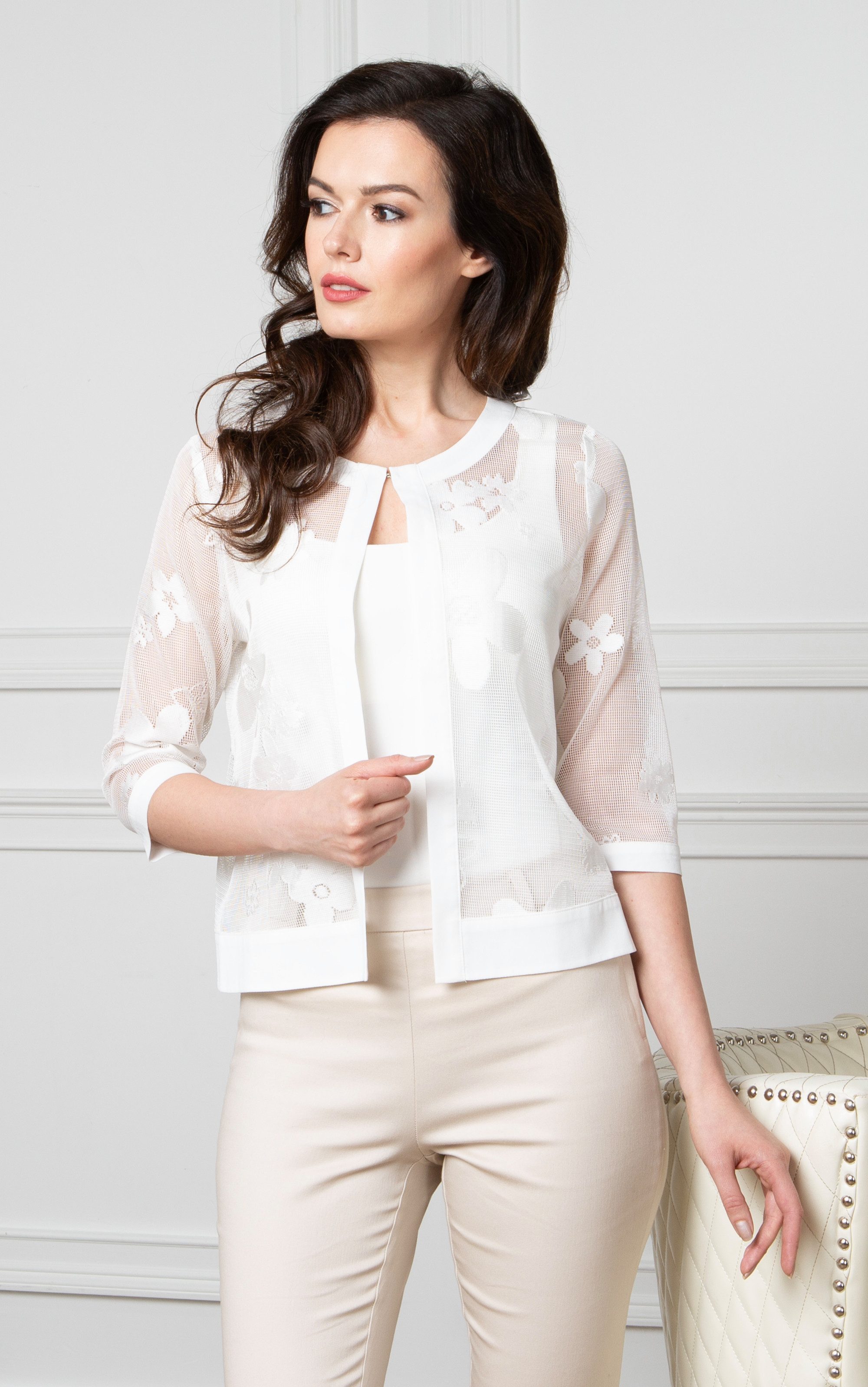 Passioni Blusenjacke in Weiß, offene Netzjacke mit Blumenmuster günstig online kaufen