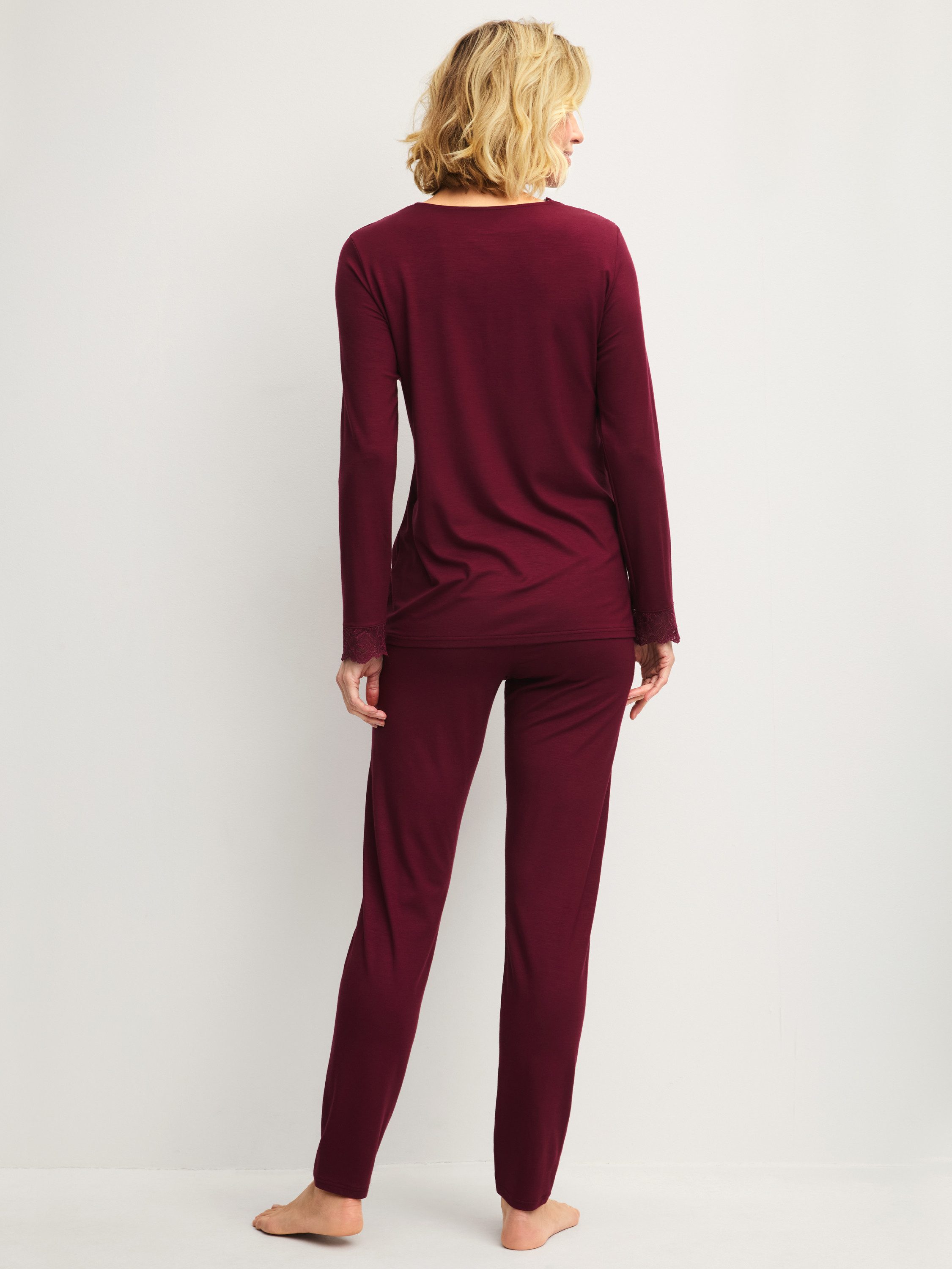 CALIDA Pyjama Season Special Damen (2 tlg) luftiger Schnitt, mit Spitzendetails, fließend und anschmiegsam