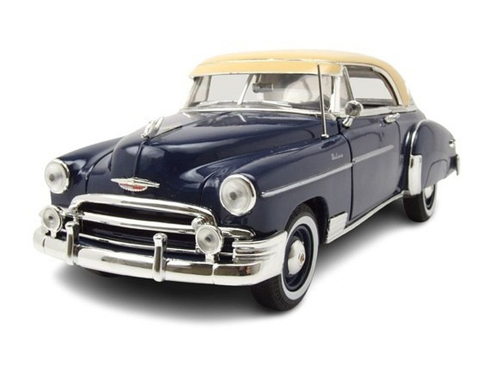 Motormax Modellauto Chevrolet Bel Air 1950 dunkelblau beige, Maßstab 1:18