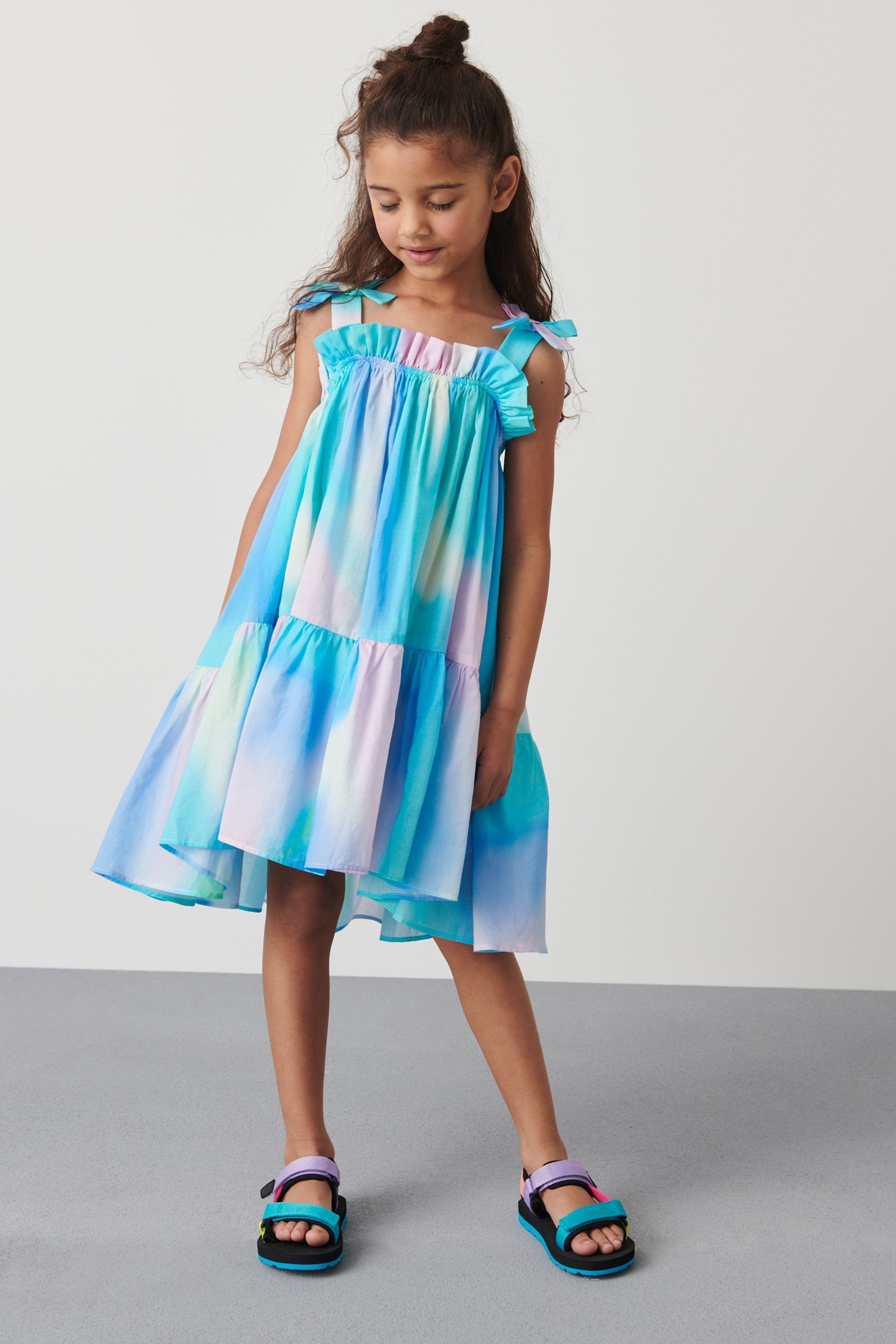 Next Blue/Pink Tie-Dye mit (1-tlg) Kleid Trägern gebundenen Sommerkleid