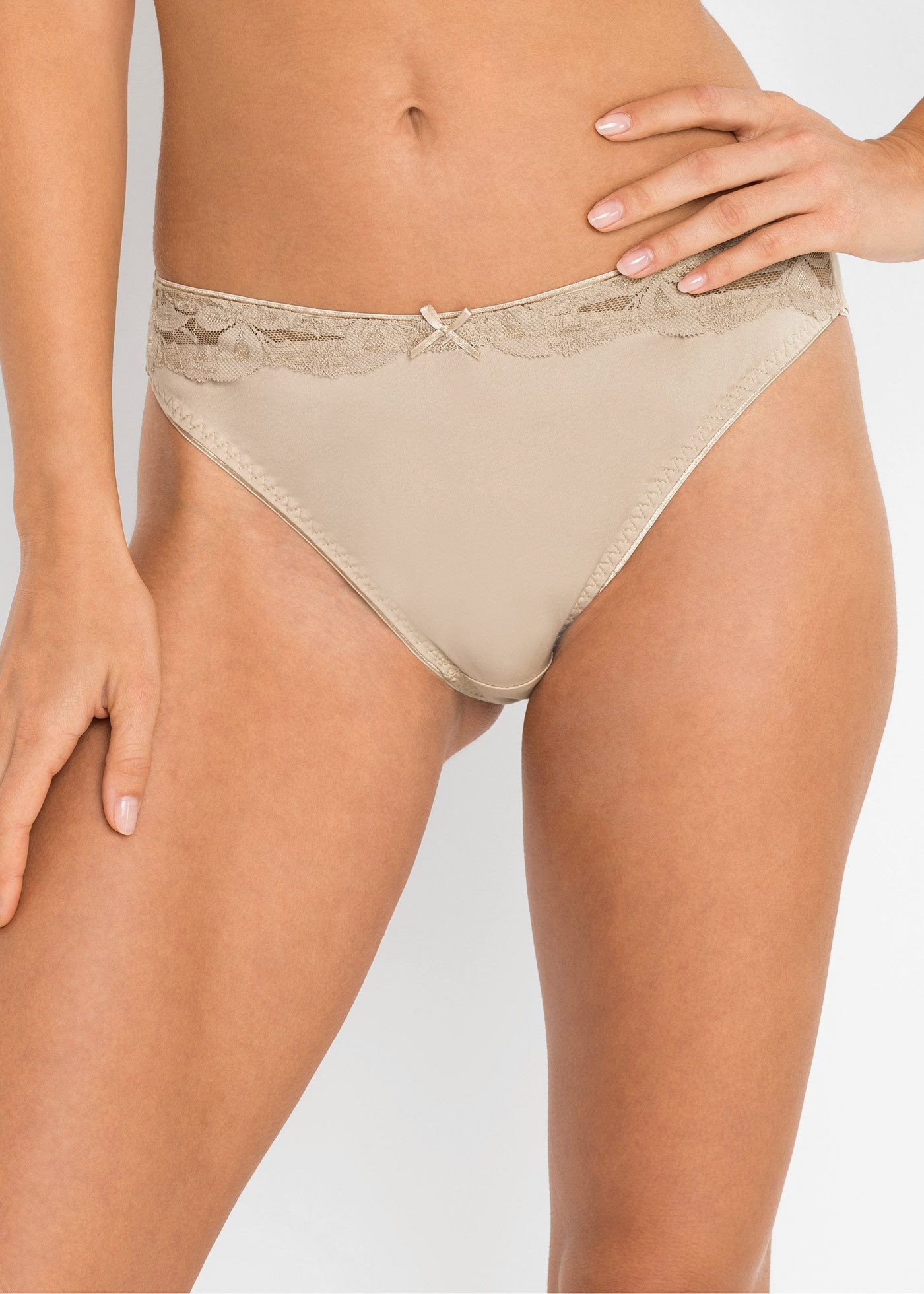 bonprix Slip (Packung, 3-St) mit zweifarbigem Stickereieinsatz, mit zarter Spitze, 3er Pack
