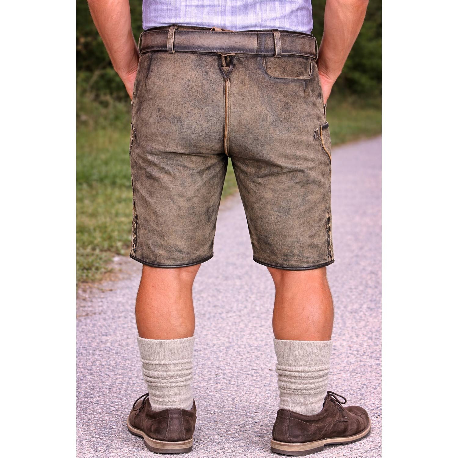Maddox Trachtenlederhose MADDOX Kurze Herren Lederhose 'Zugersee' mit Gürte