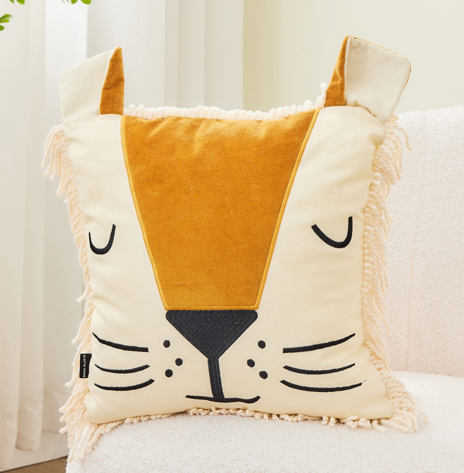 Alavya Home® Dekokissen Kinderkissen Löwe - günstig online kaufen